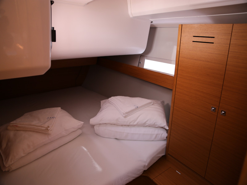 Dufour 460 Grand Large 4 cabin — photo 32