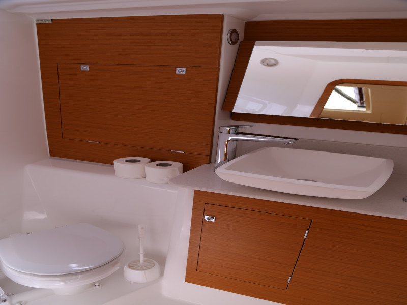 Dufour 460 Grand Large 4 cabin — photo 34