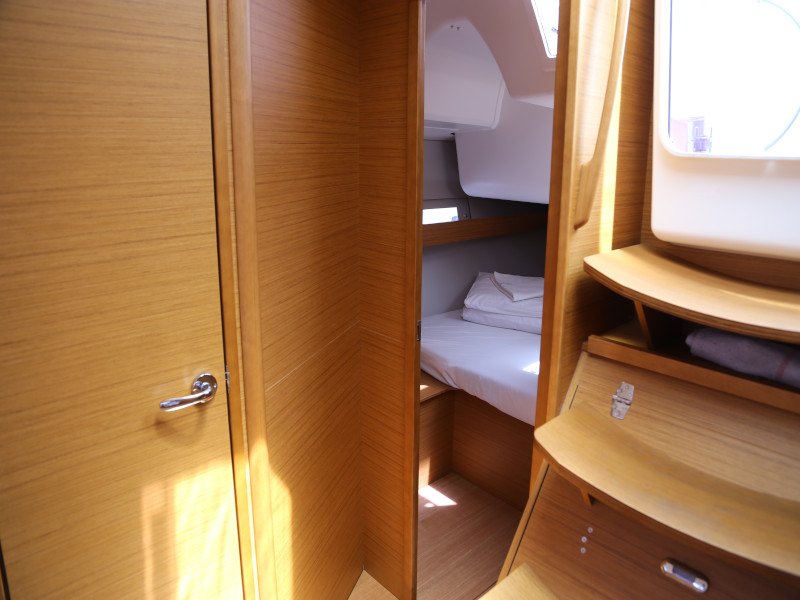 Dufour 460 Grand Large 4 cabin — photo 23