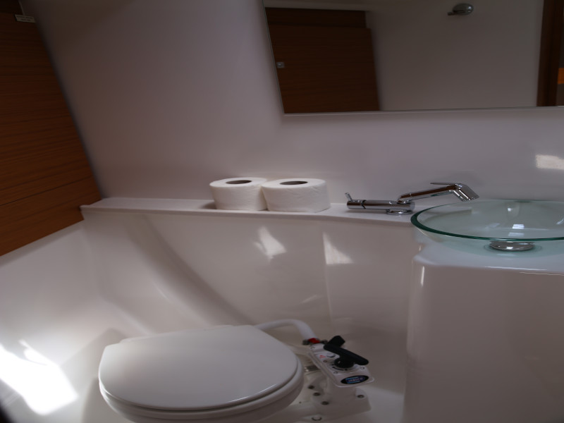 Dufour 460 Grand Large 4 cabin — photo 26