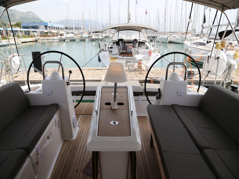 Dufour 460 Grand Large 4 cabin — photo 18