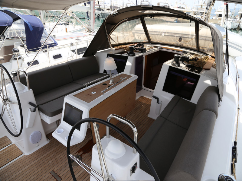 Dufour 460 Grand Large 4 cabin — photo 19