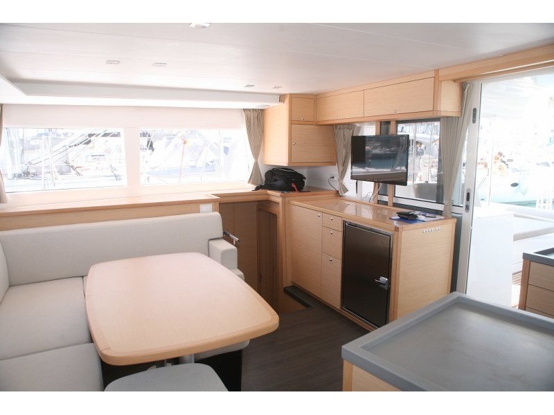 Lagoon 450 Flybridge — photo 3