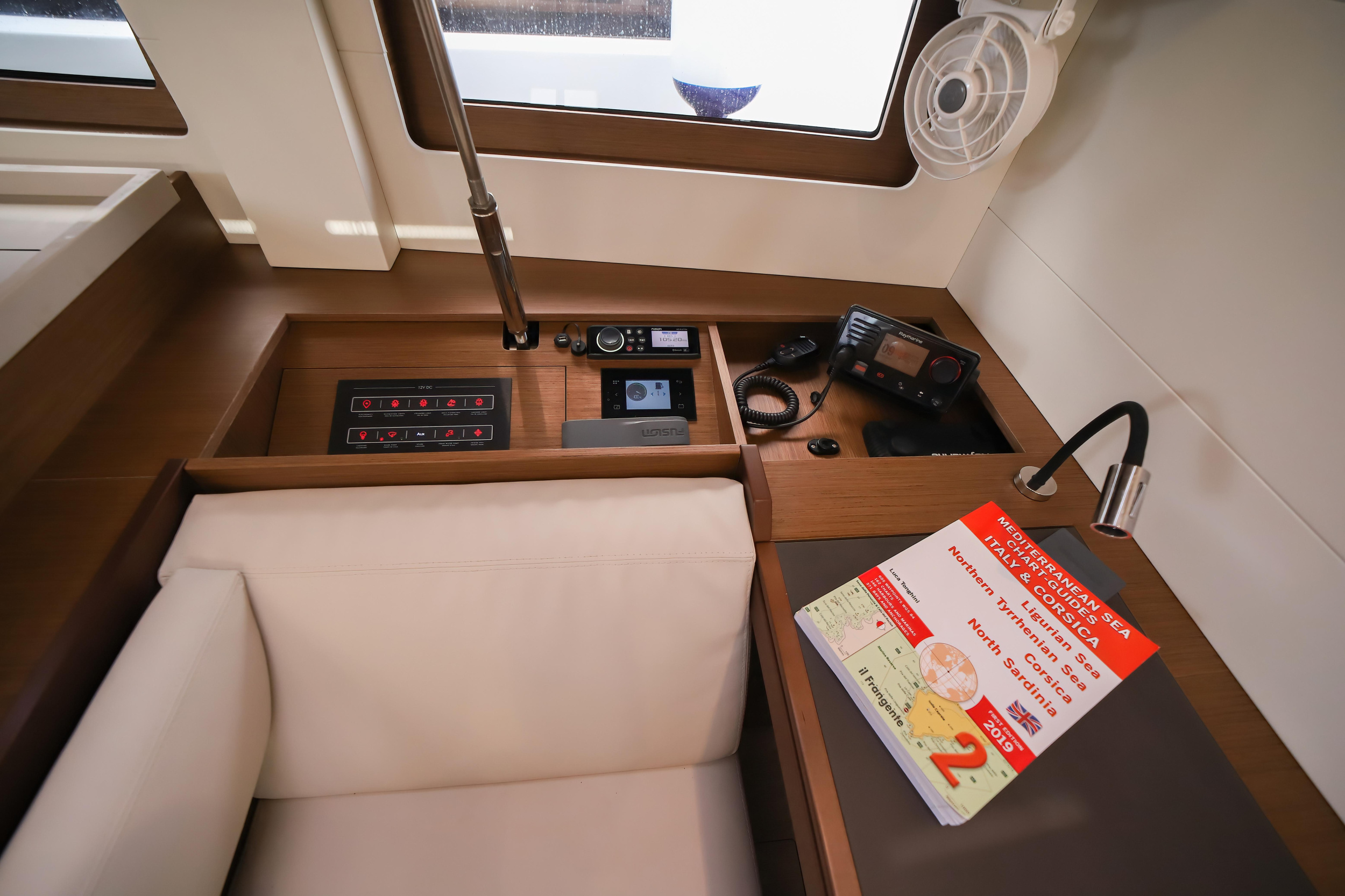 Oceanis 51.1 — photo 22
