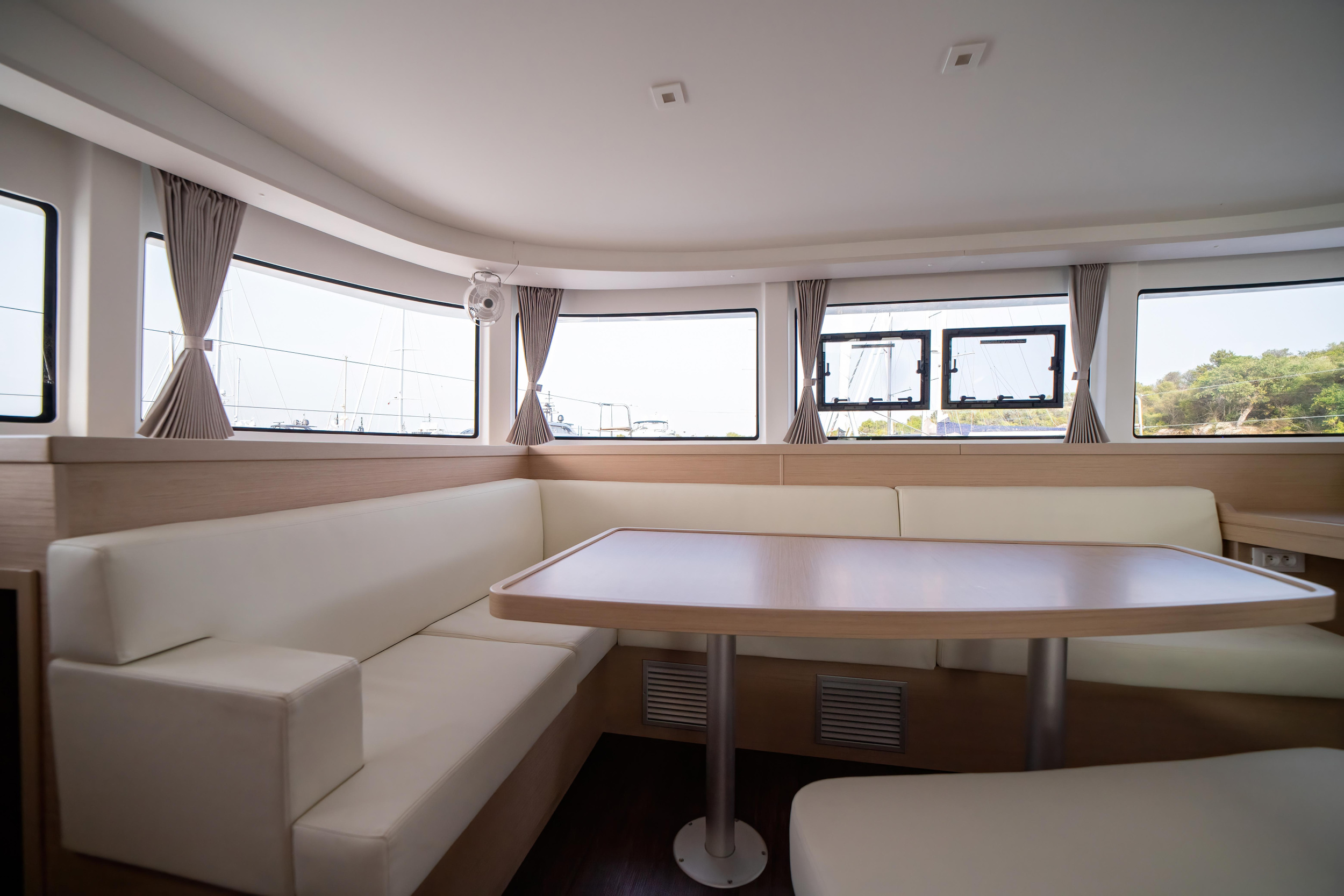 Lagoon 42 — photo 27