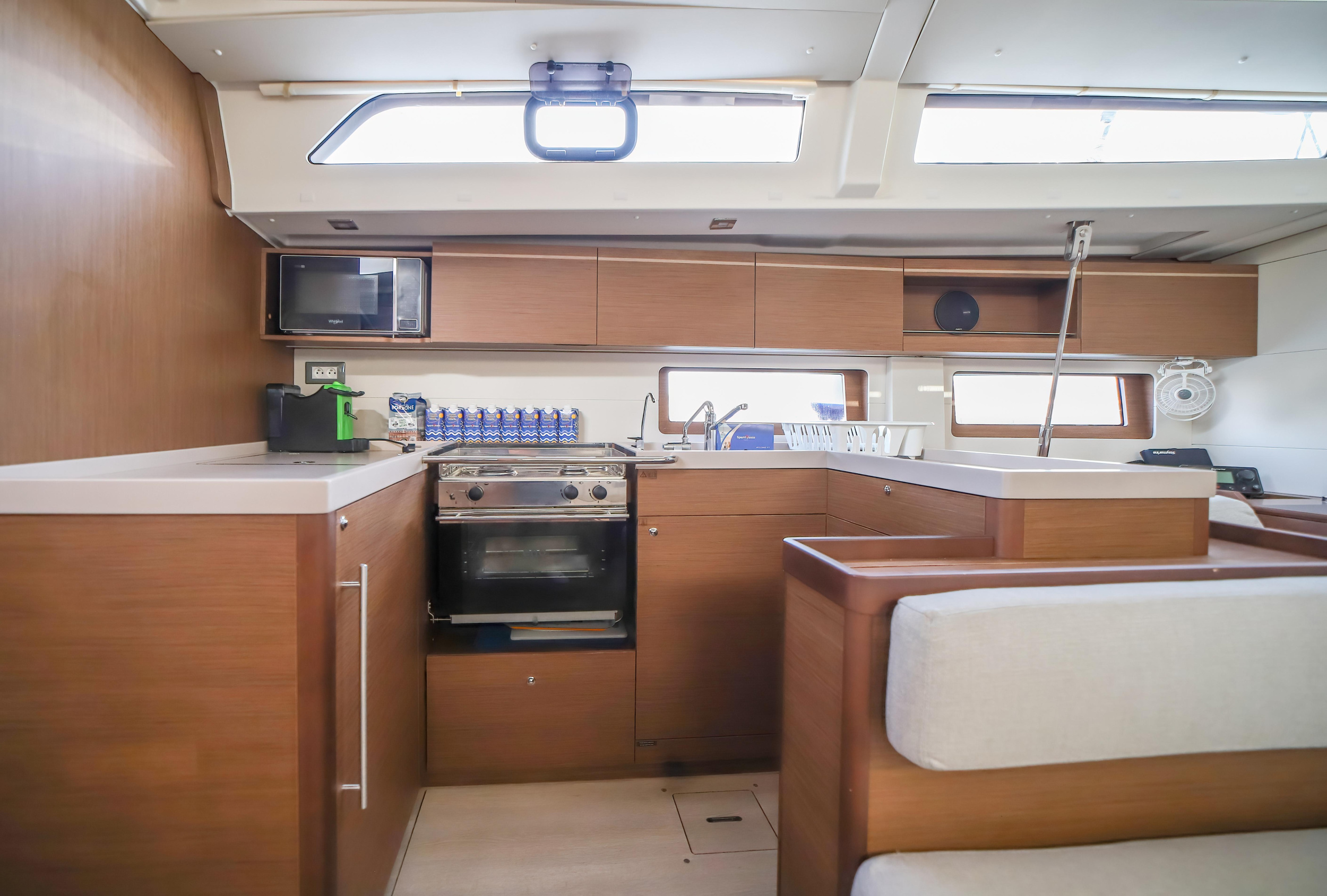 Oceanis 51.1 — photo 7