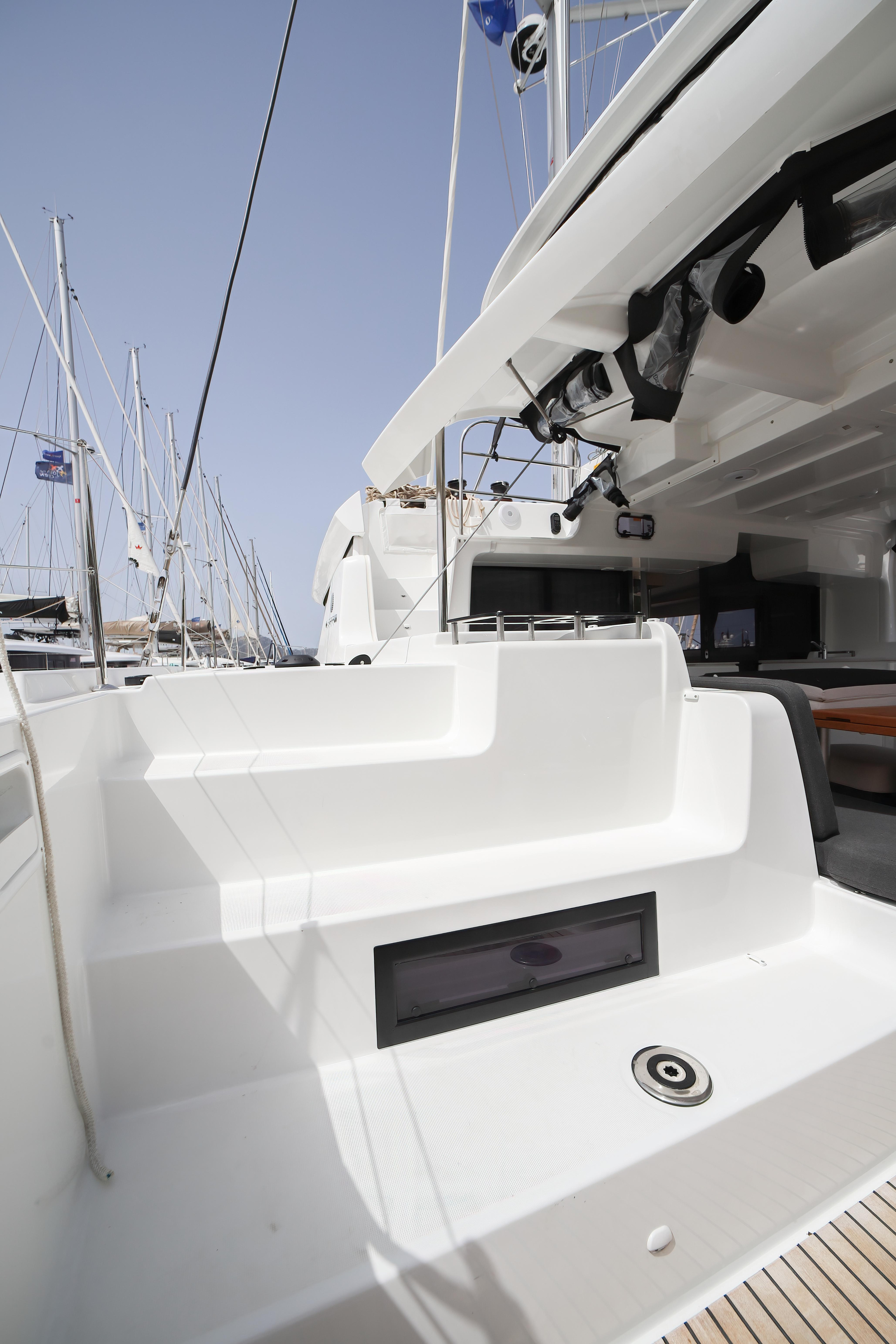 Lagoon 46 — photo 13