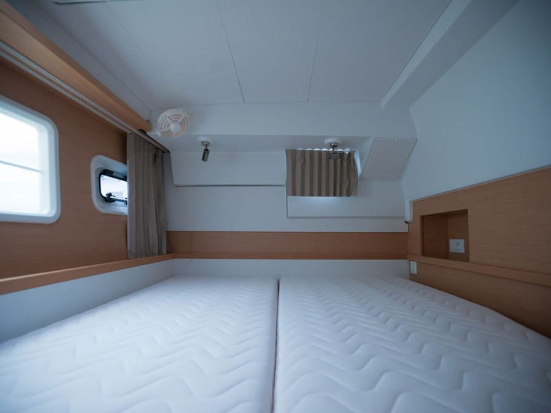 Lagoon 400 S2 — photo 2