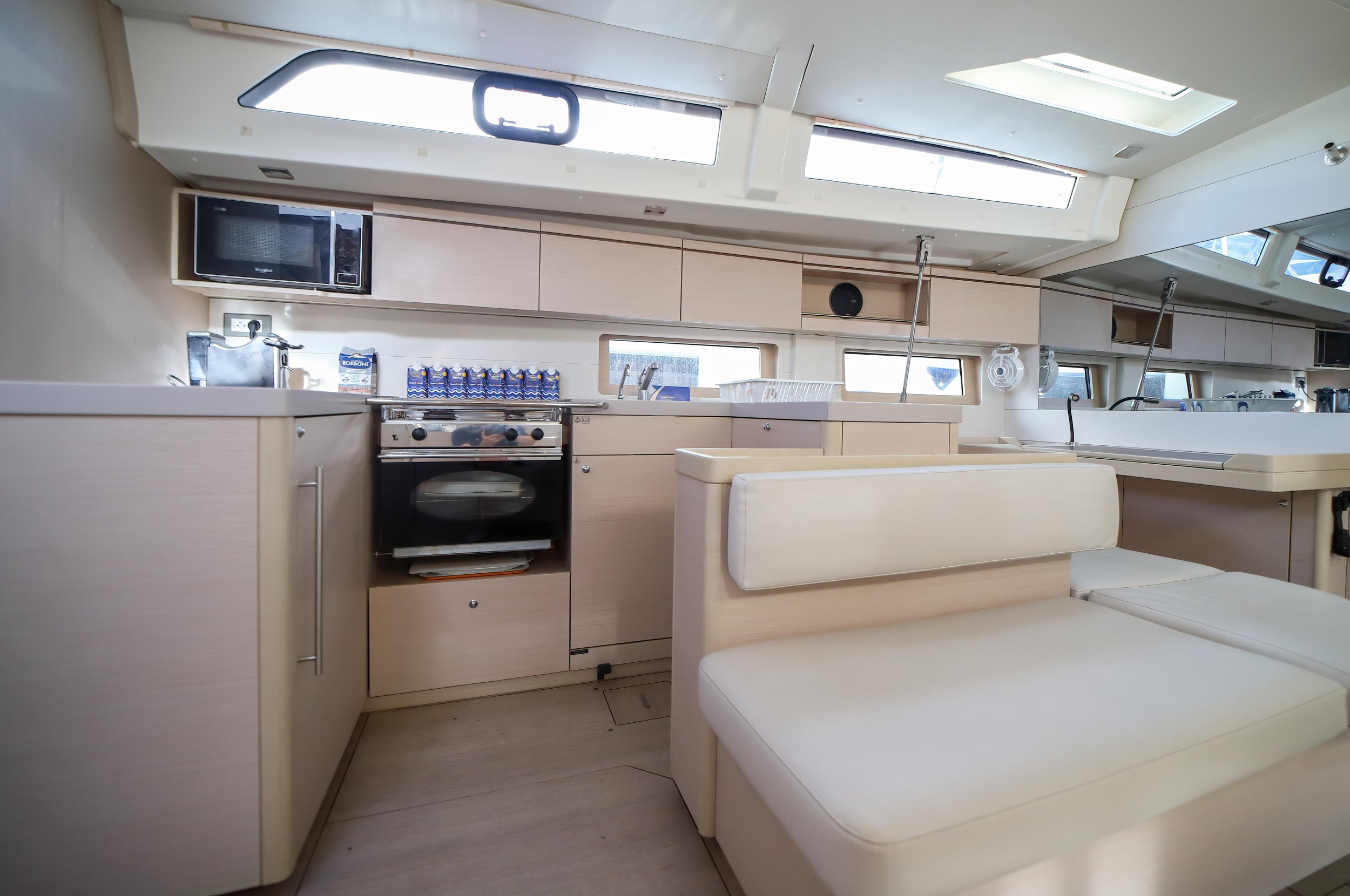 Oceanis 51.1 — photo 13