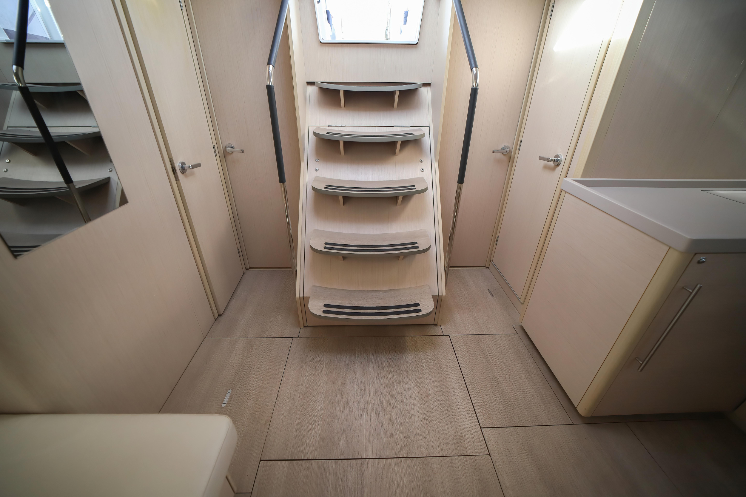 Oceanis 51.1 — photo 15