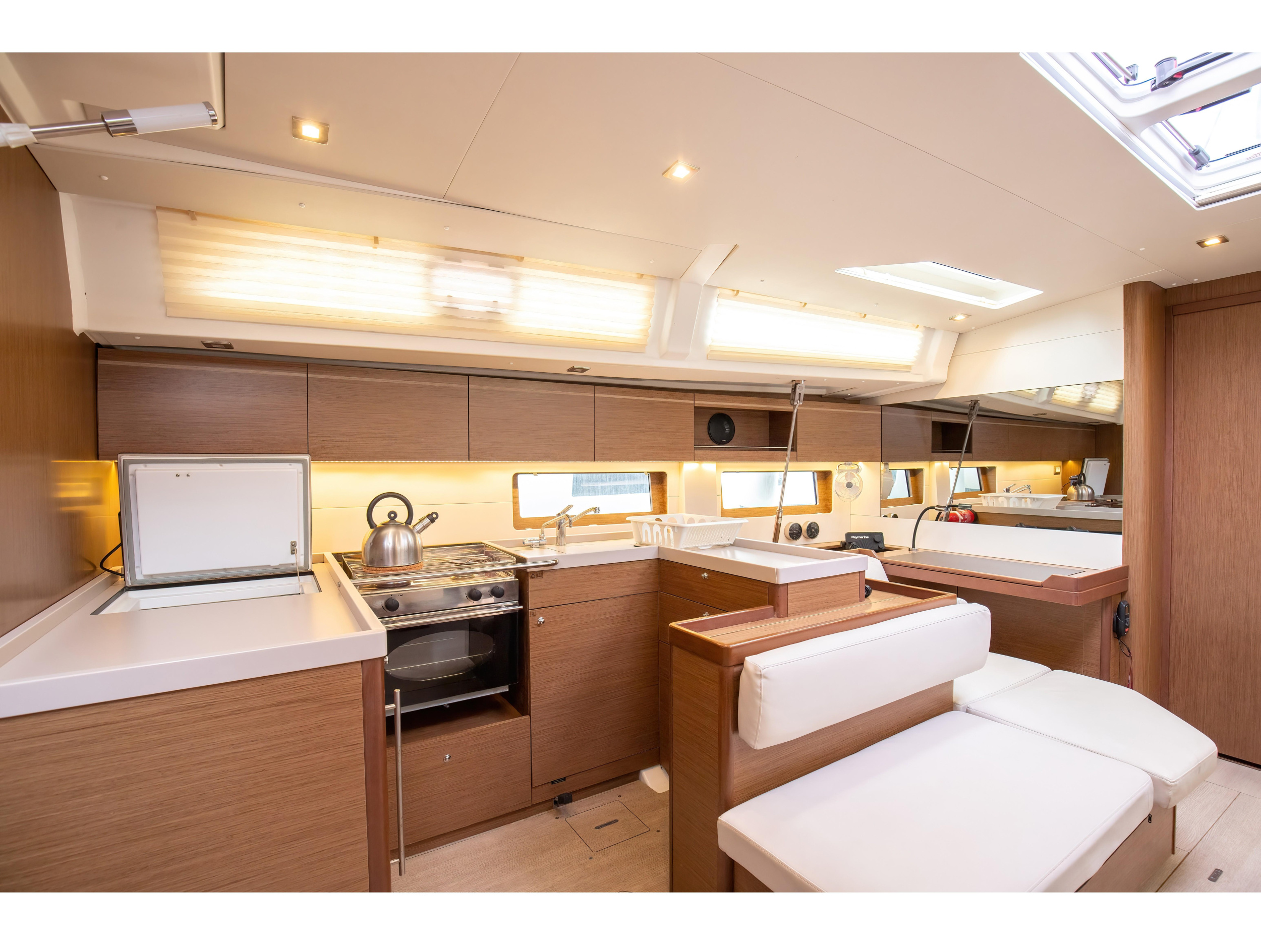 Oceanis 51.1 — photo 34