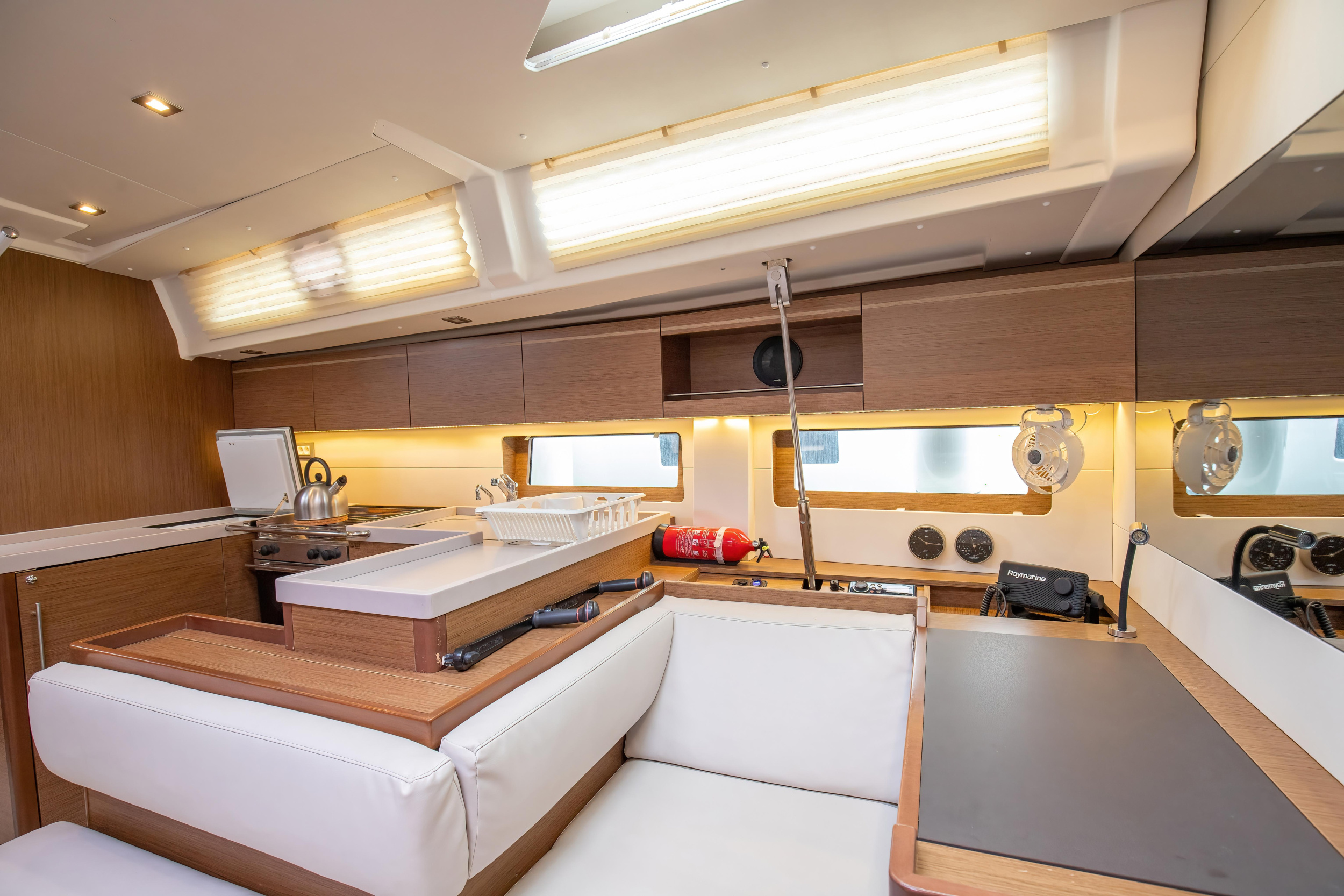 Oceanis 51.1 — photo 30