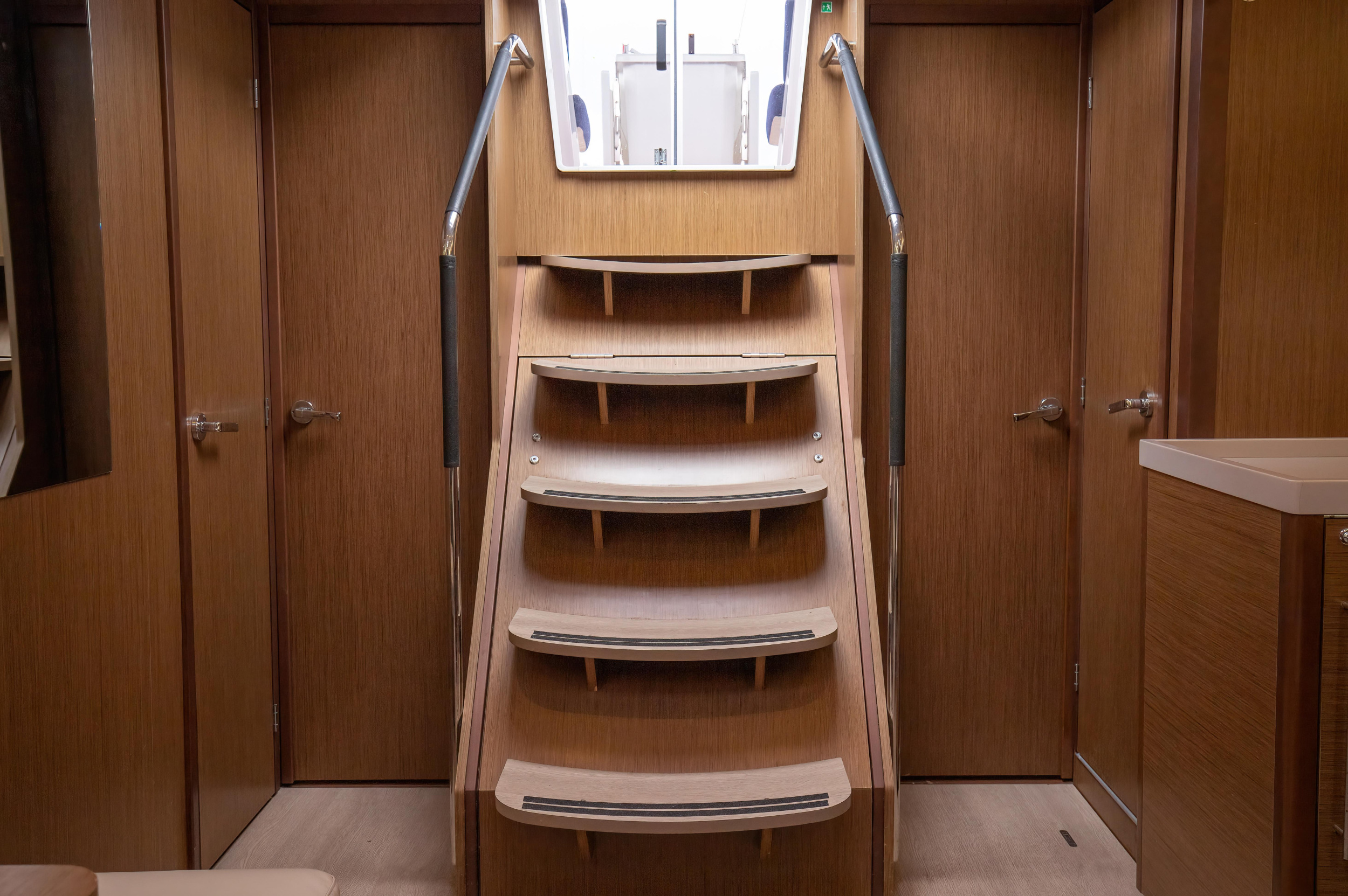 Oceanis 51.1 — photo 31