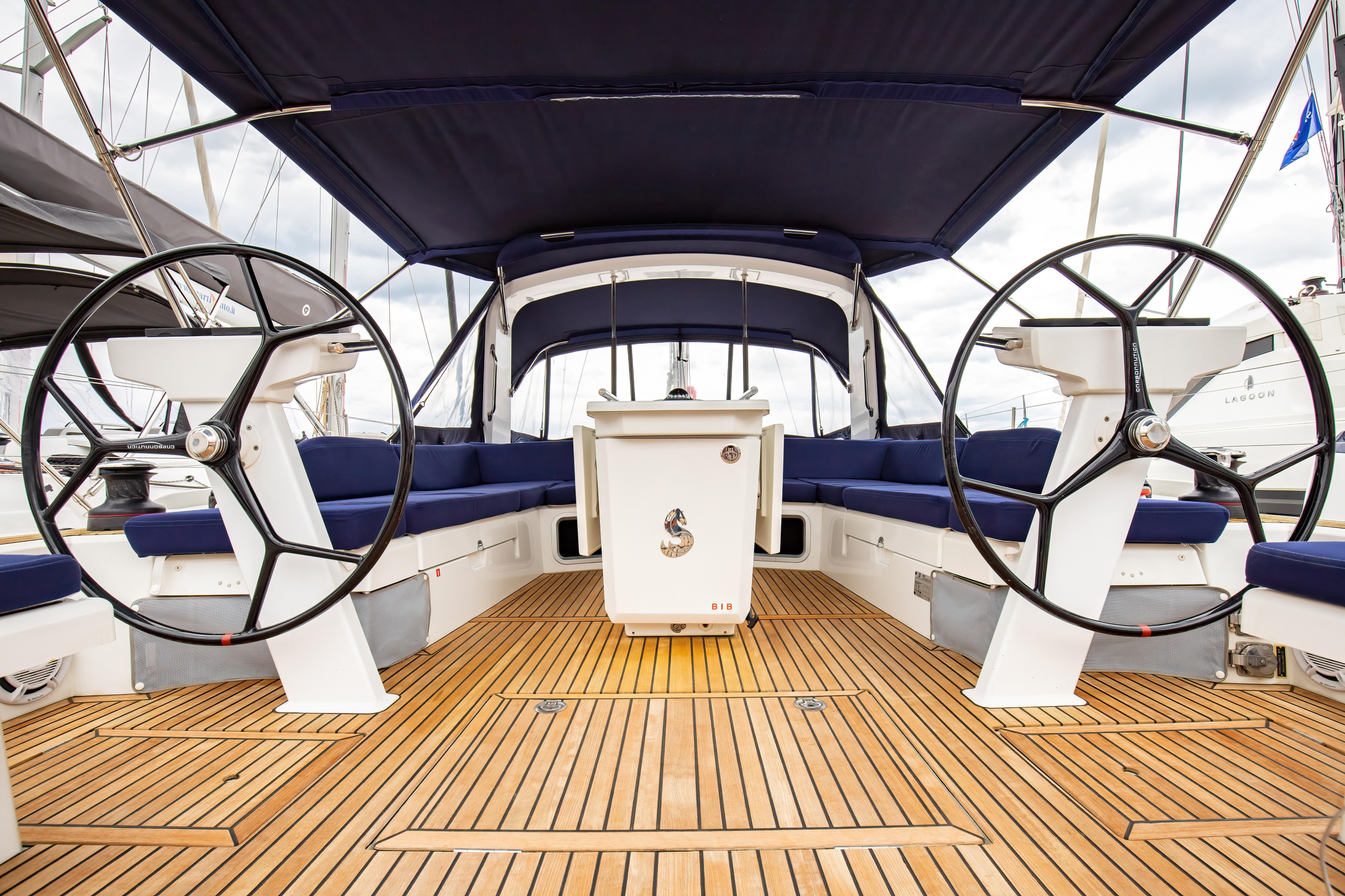 Oceanis 51.1 — photo 22