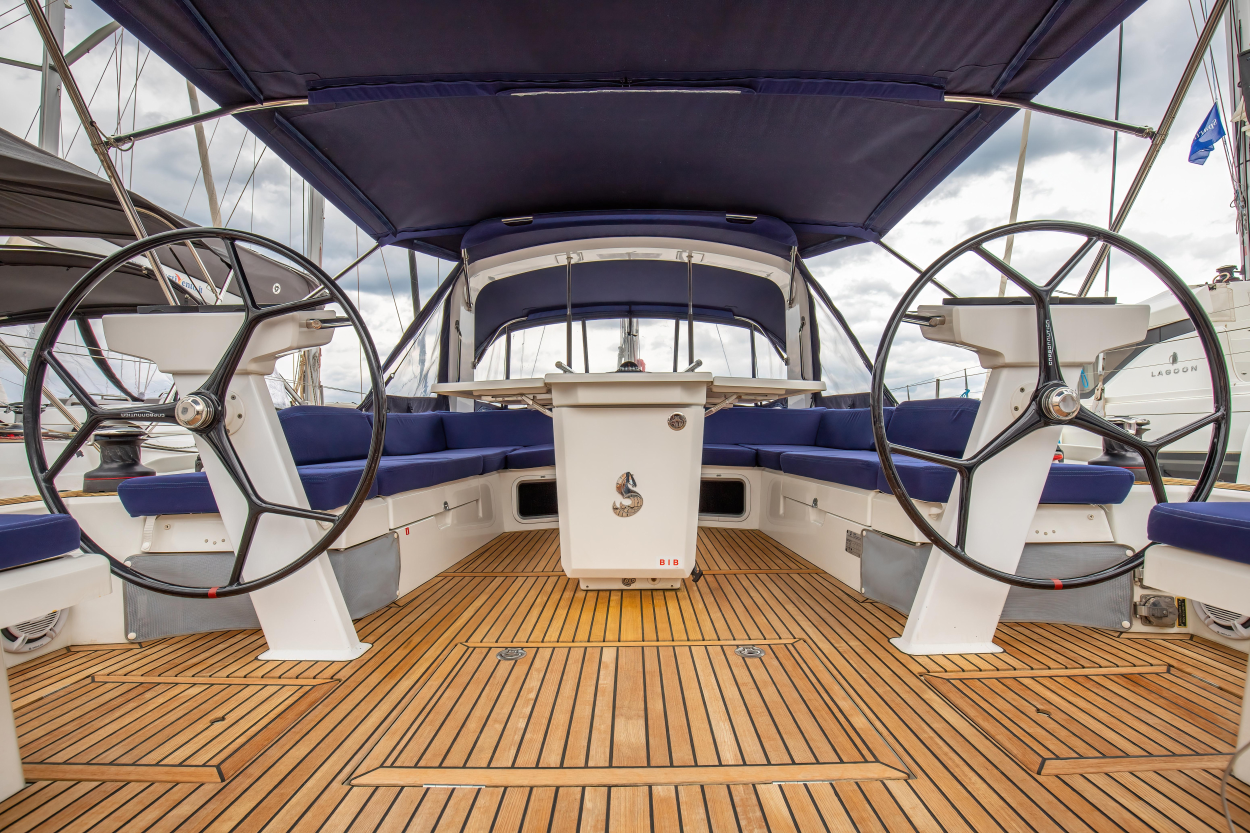 Oceanis 51.1 — photo 10
