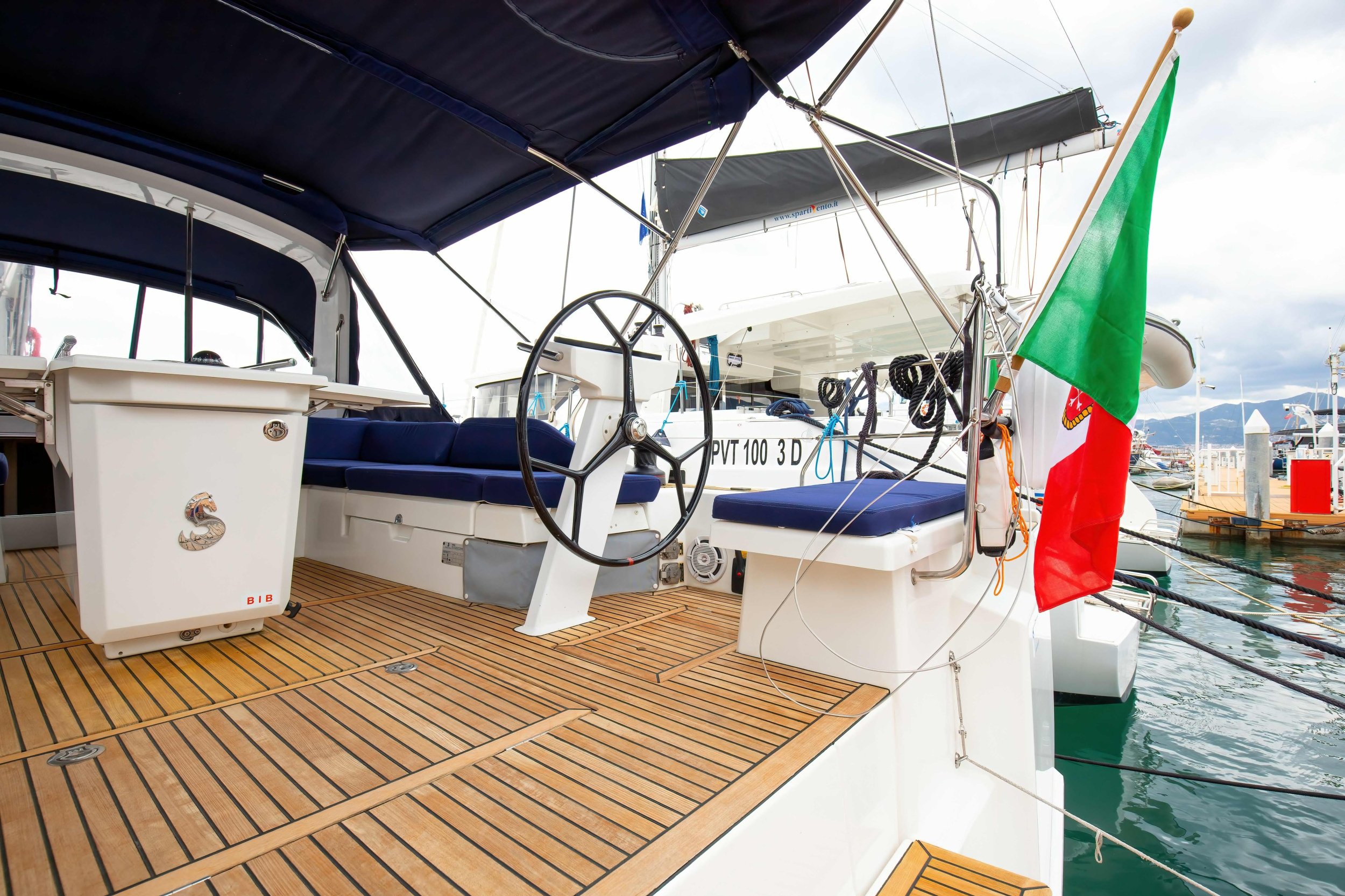 Oceanis 51.1 — photo 25