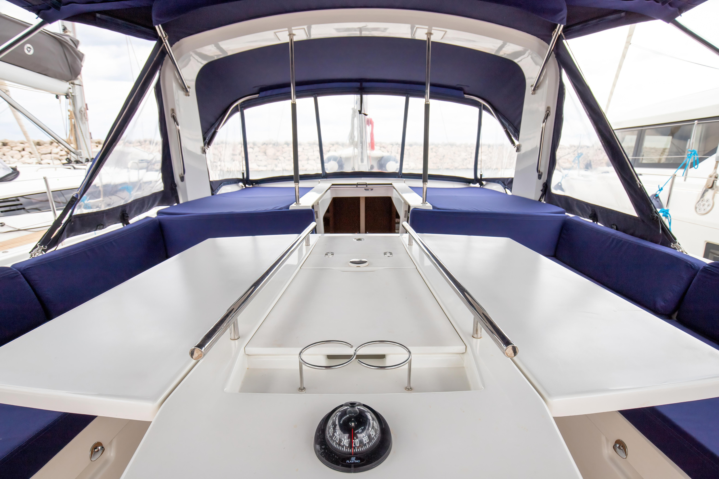 Oceanis 51.1 — photo 15