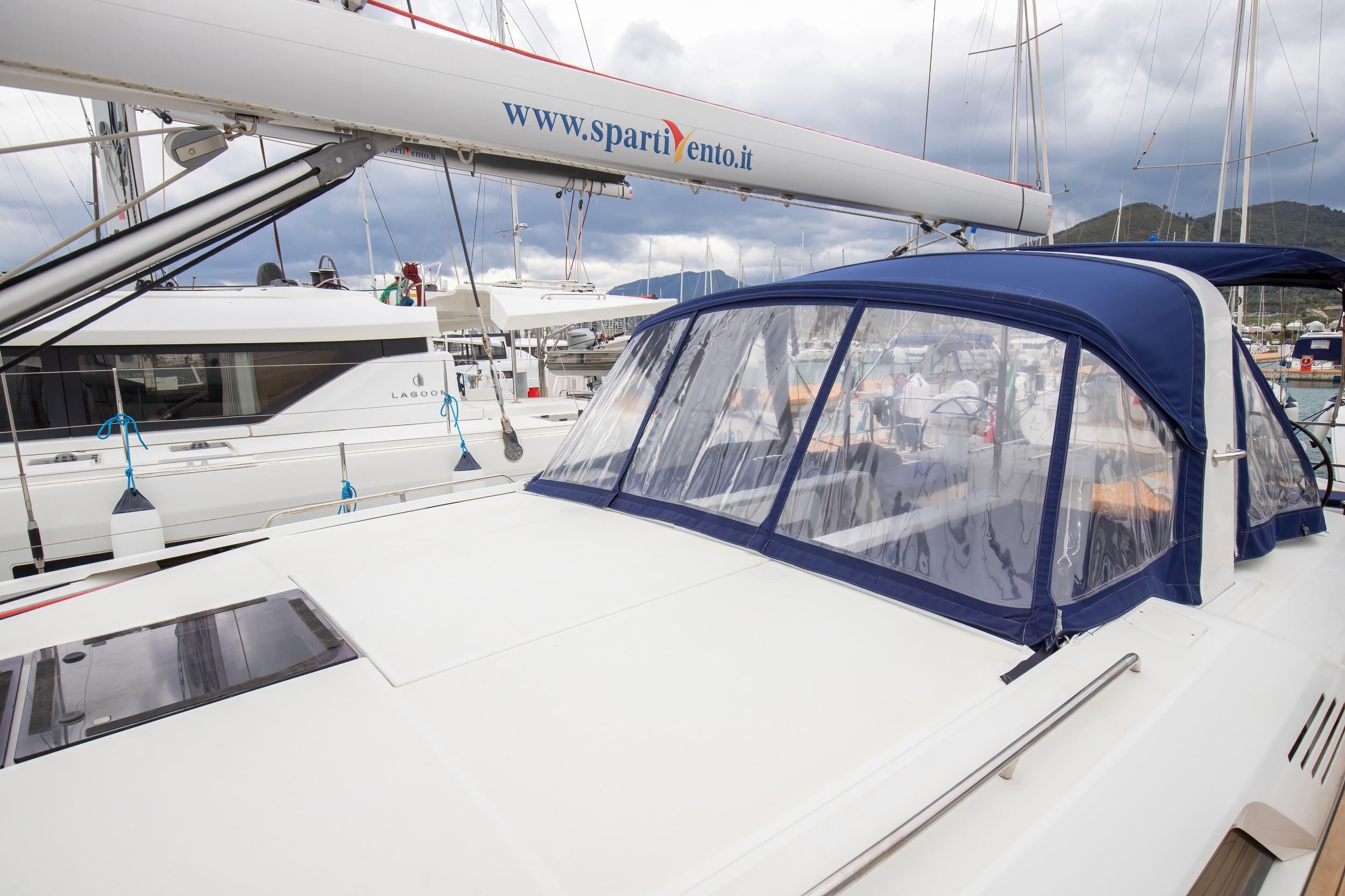 Oceanis 51.1 — photo 11