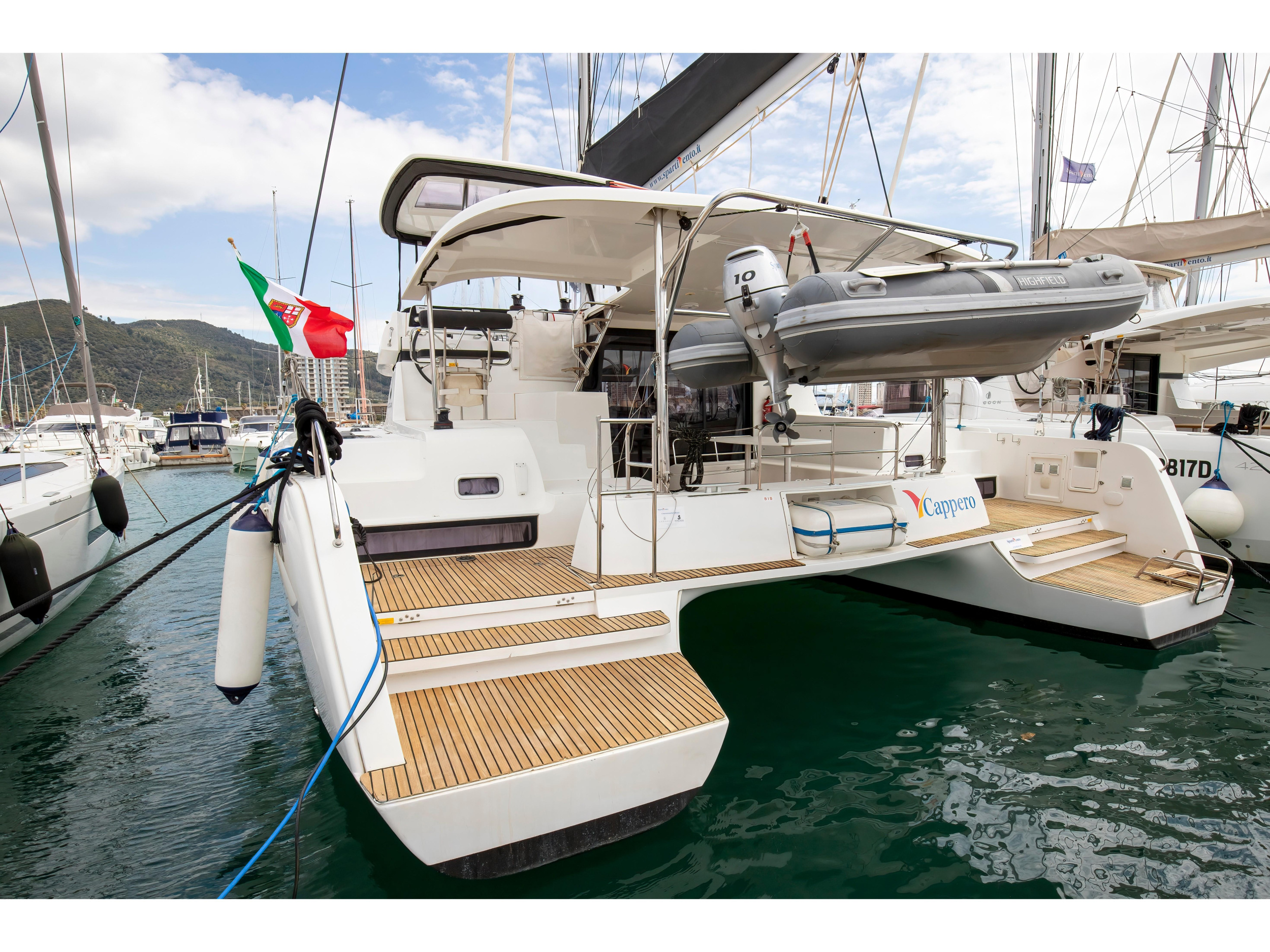 Lagoon 42 — photo 1
