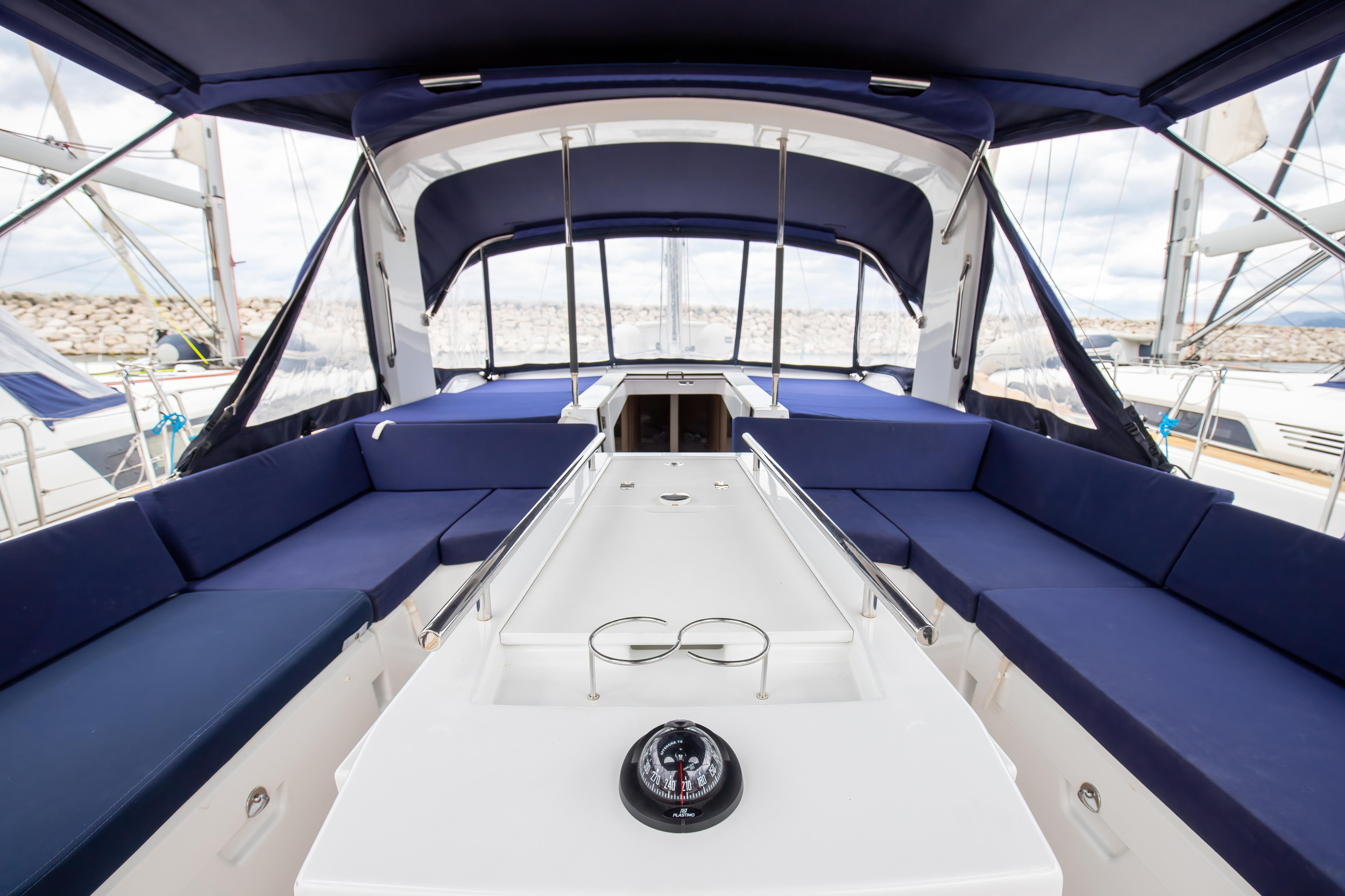 Oceanis 51.1 — photo 15