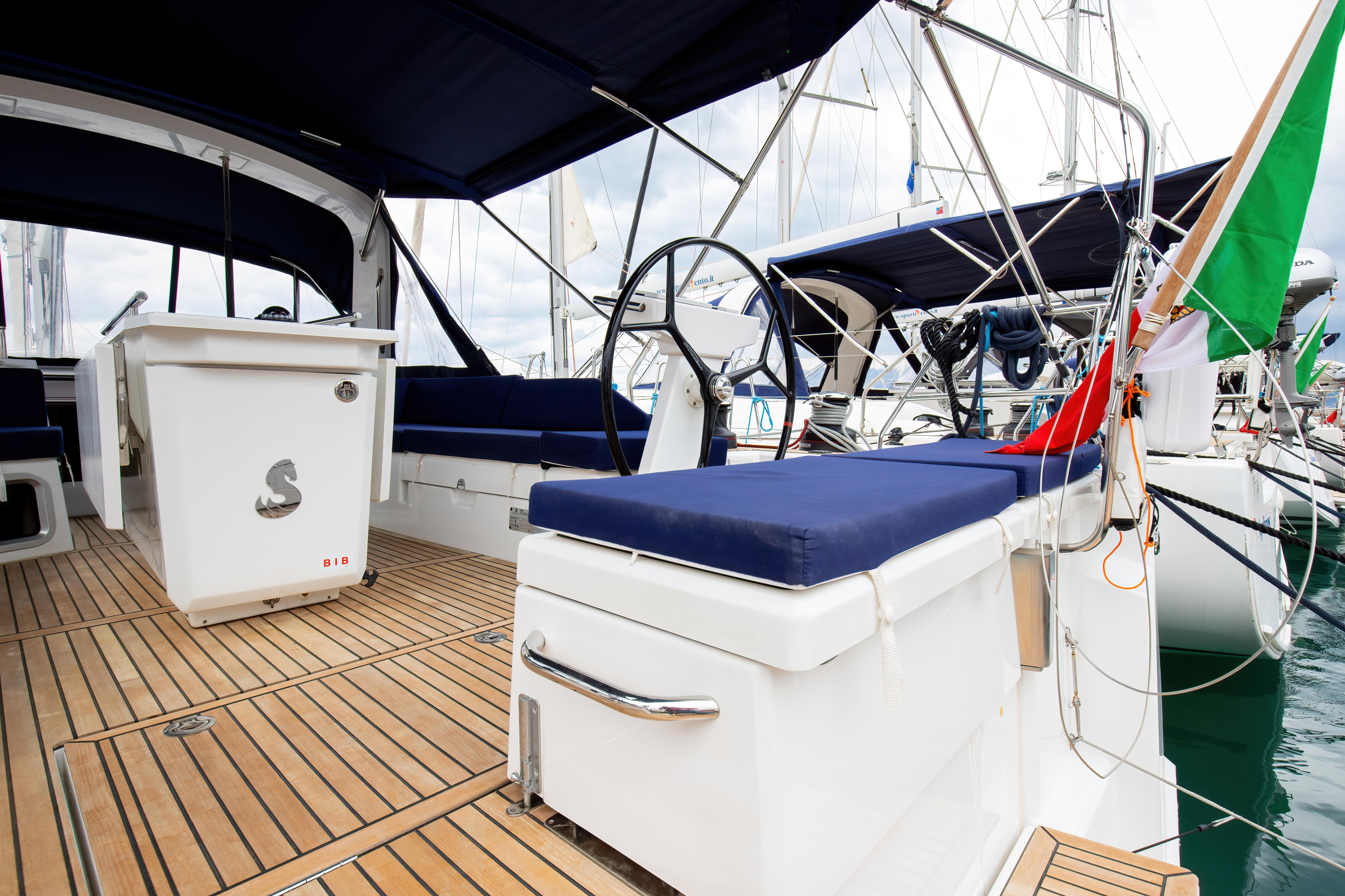Oceanis 51.1 — photo 32