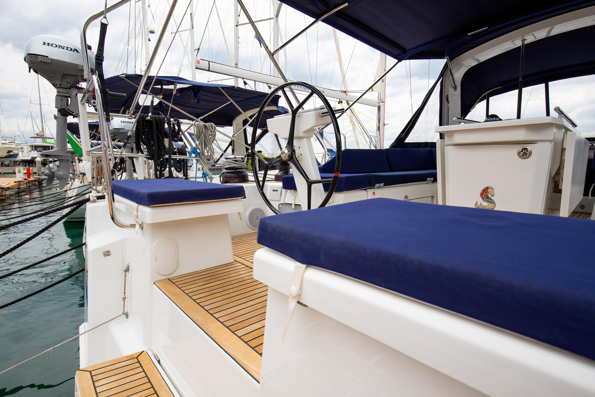 Oceanis 51.1 — photo 36