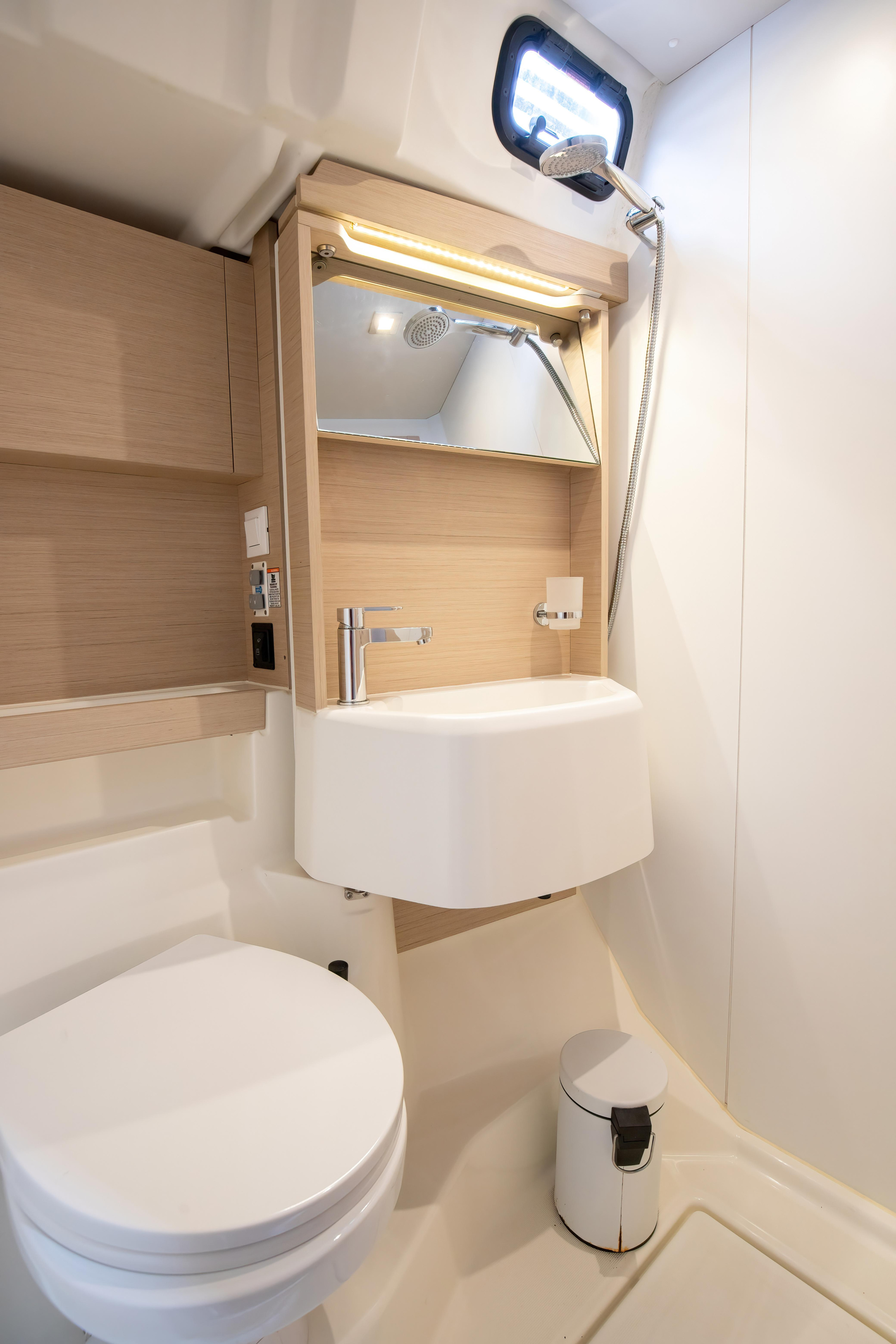 Oceanis 51.1 — photo 18