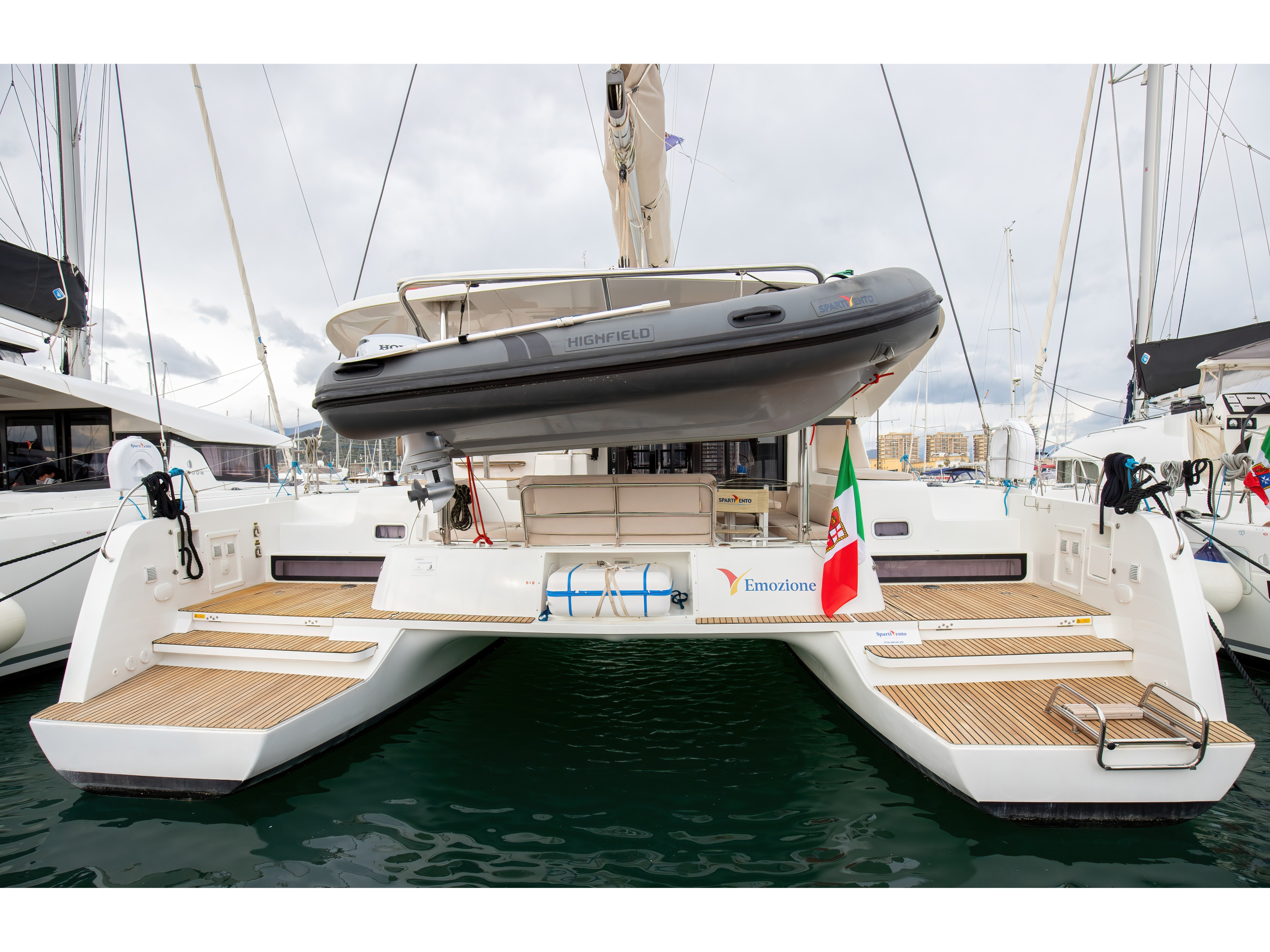 Lagoon 42 — photo 1