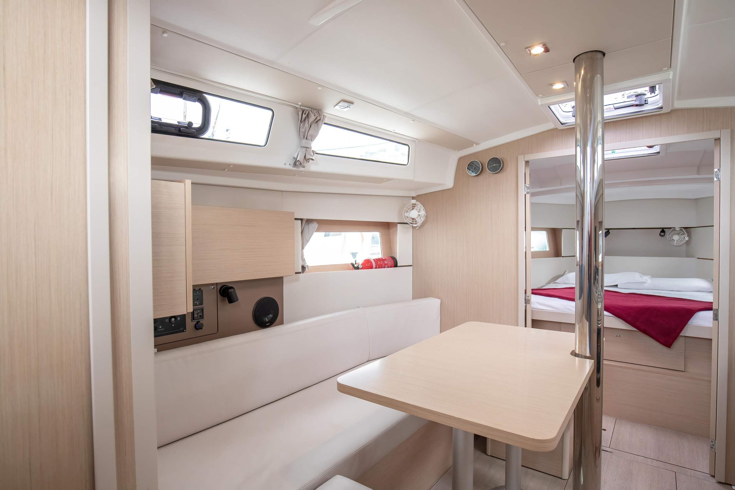 Oceanis 38.1 — photo 27