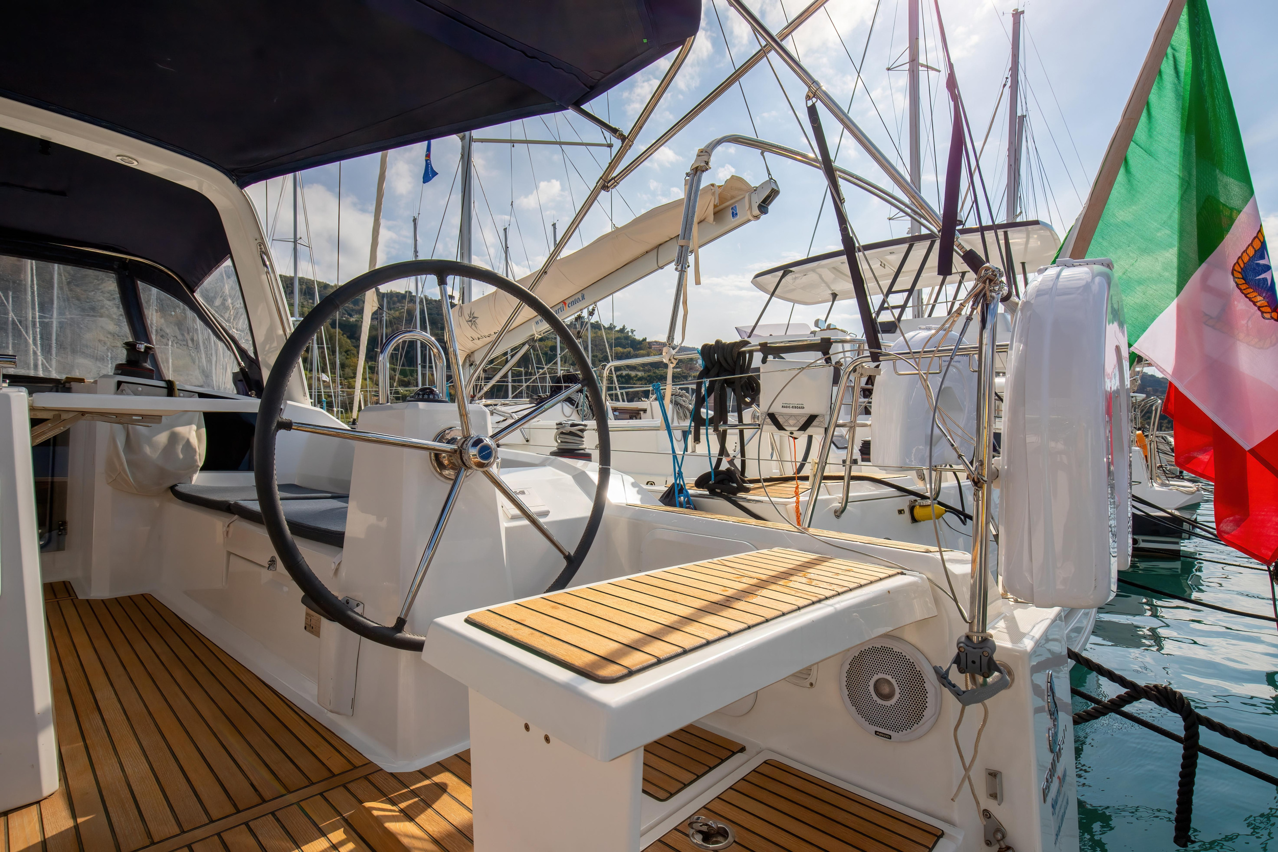 Oceanis 38.1 — photo 8