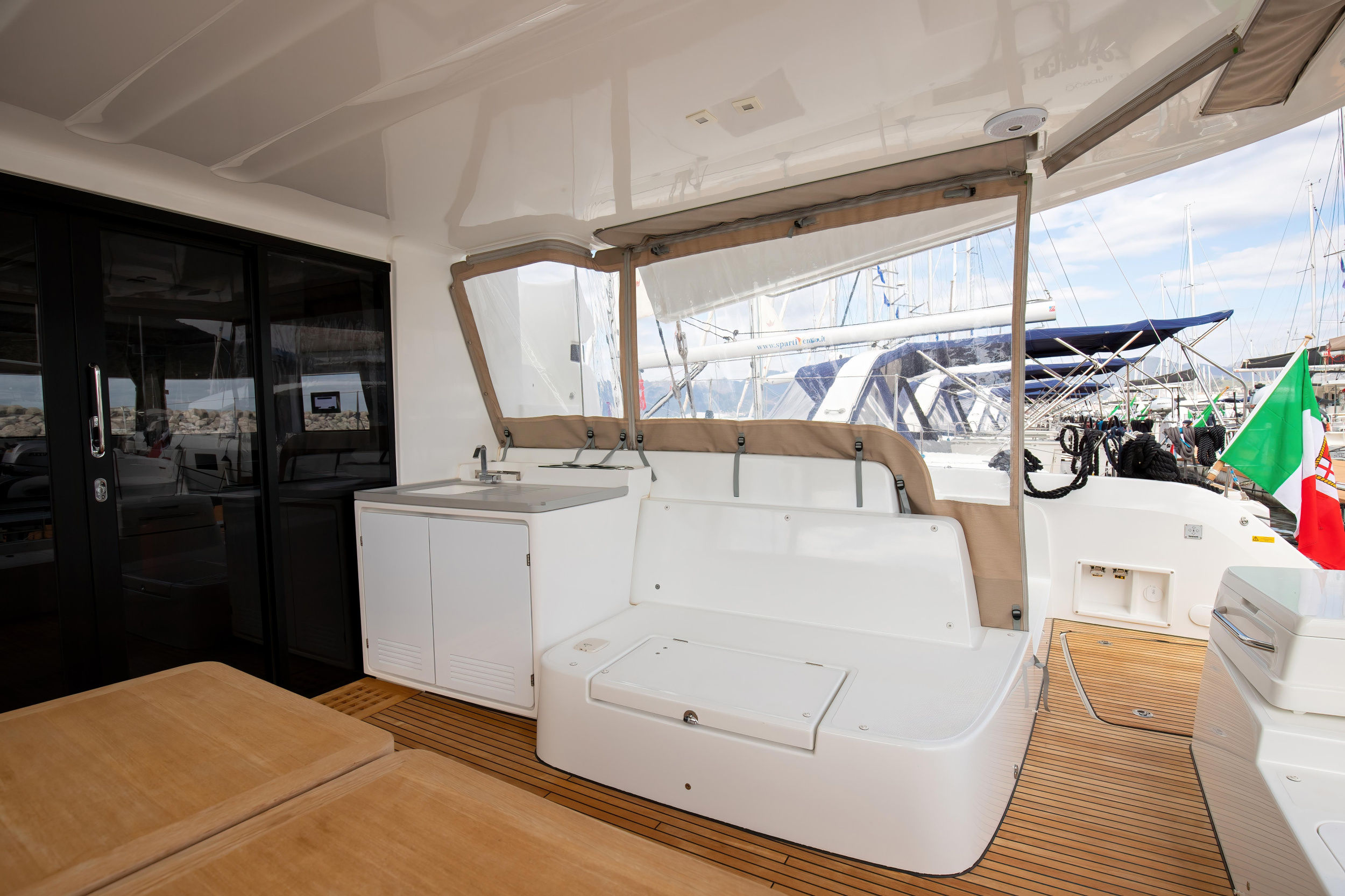 Lagoon 50 (6 cab) — photo 11