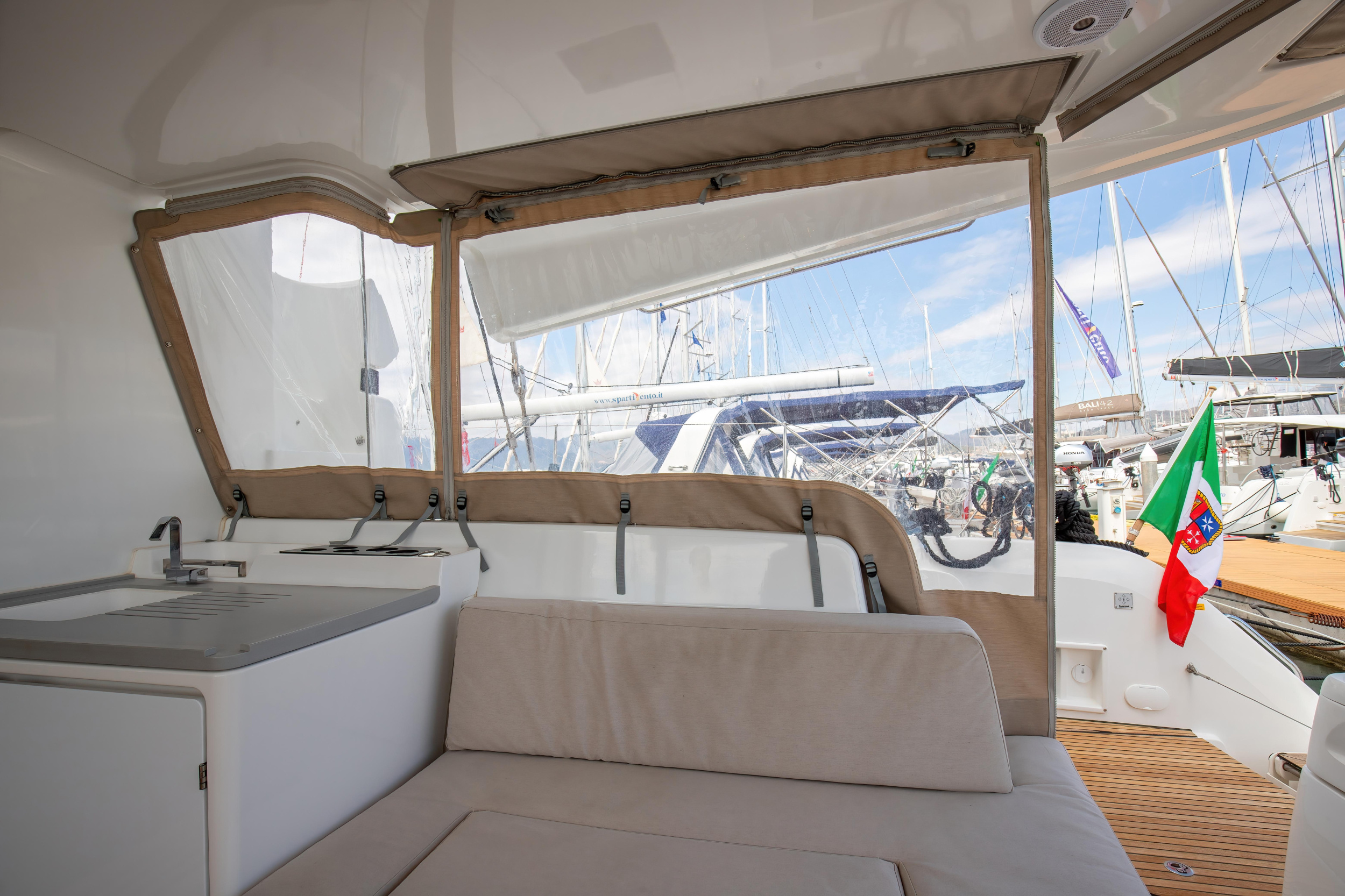 Lagoon 50 (6 cab) — photo 19