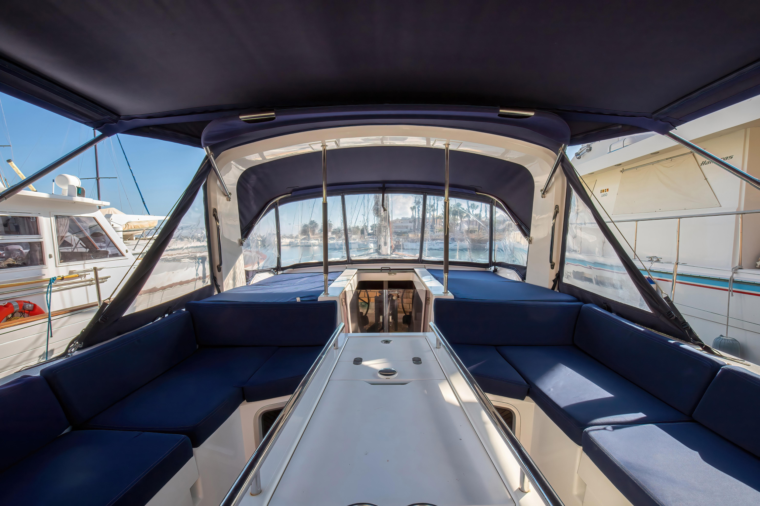 Oceanis 51.1 — photo 32