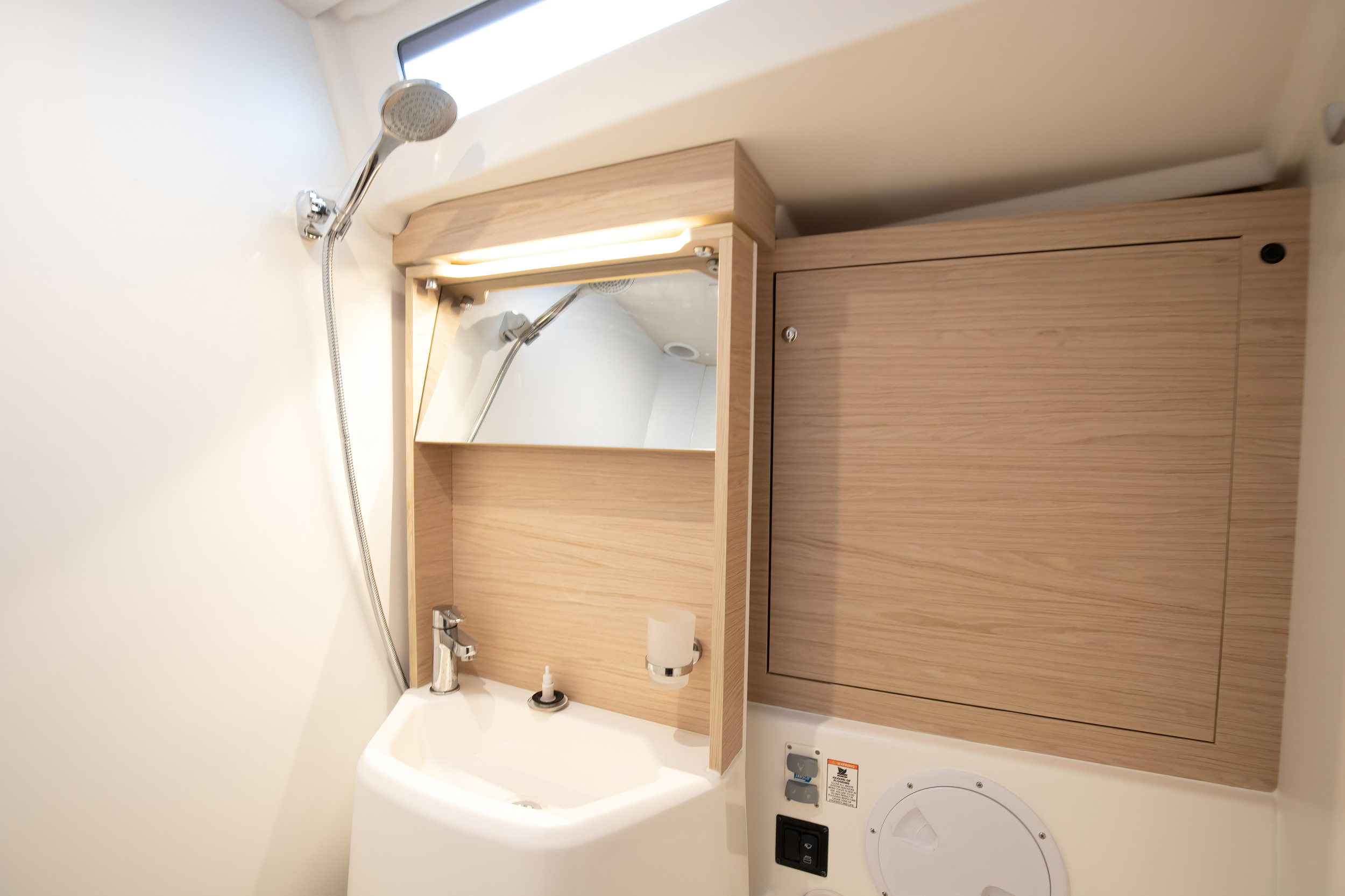 Oceanis 51.1 (4 cab) — photo 9