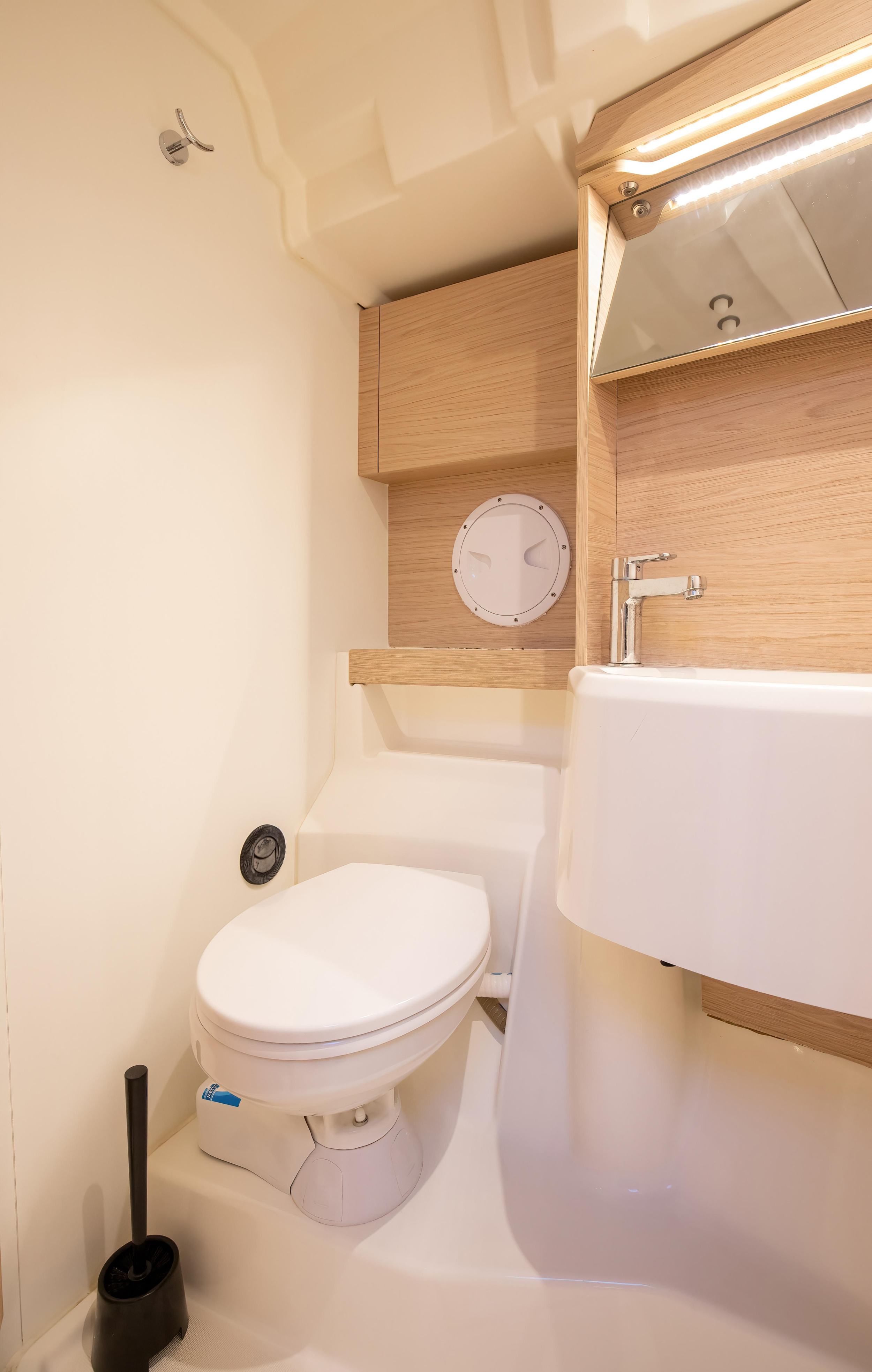 Oceanis 51.1 (4 cab) — photo 35