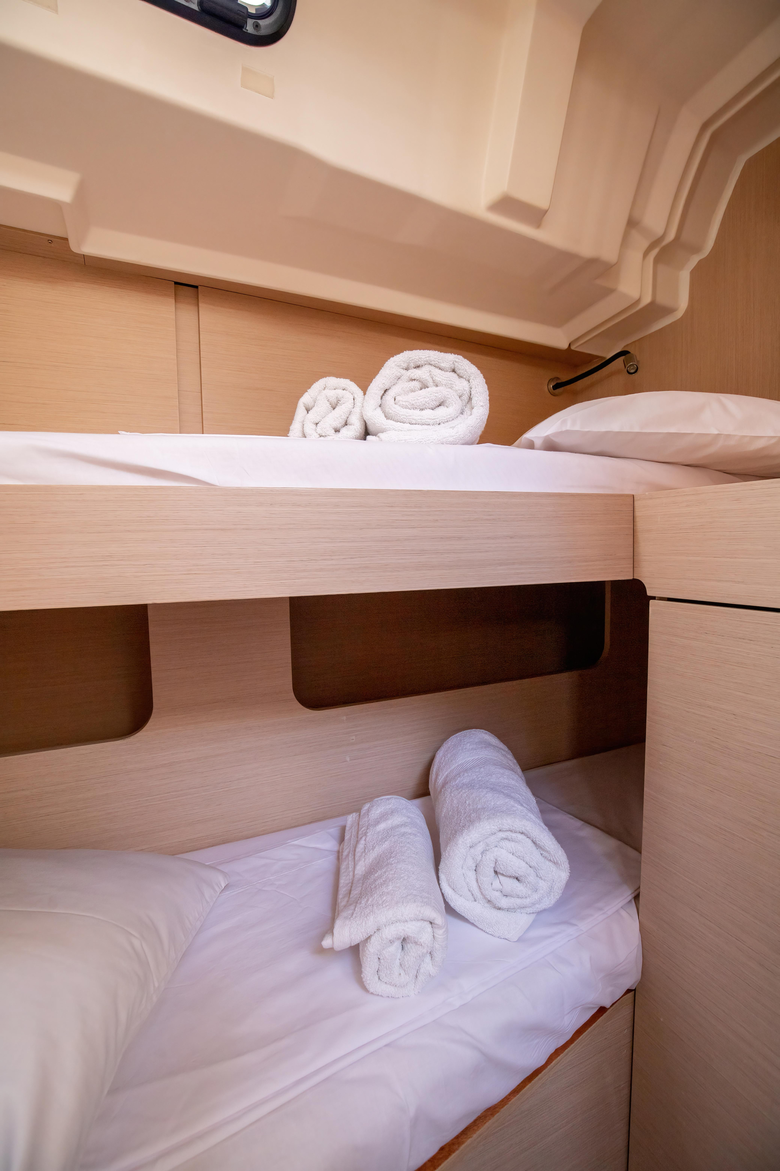 Oceanis 46.1 (bunk cab) — photo 31