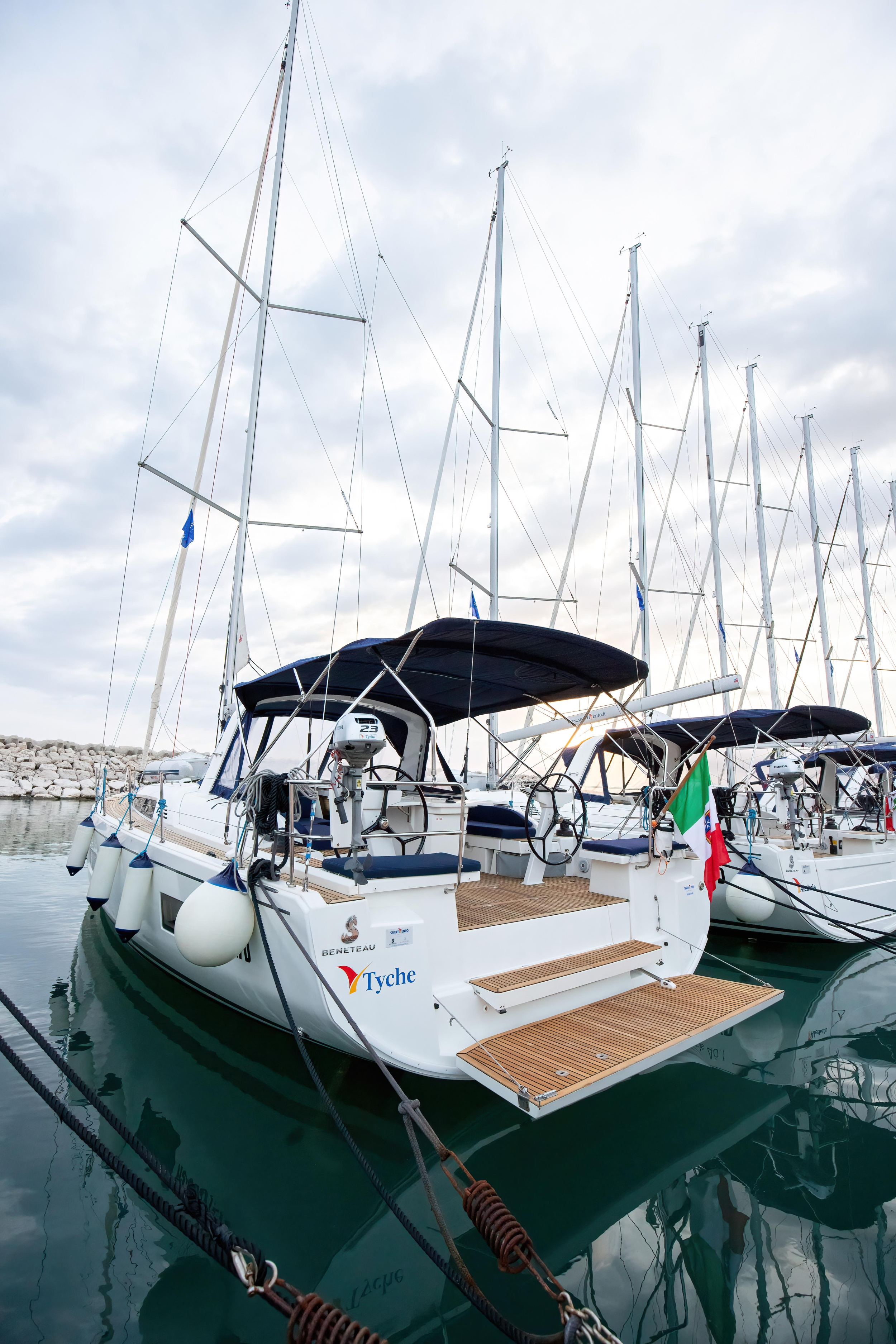 Oceanis 46.1 (bunk cab) — photo 11