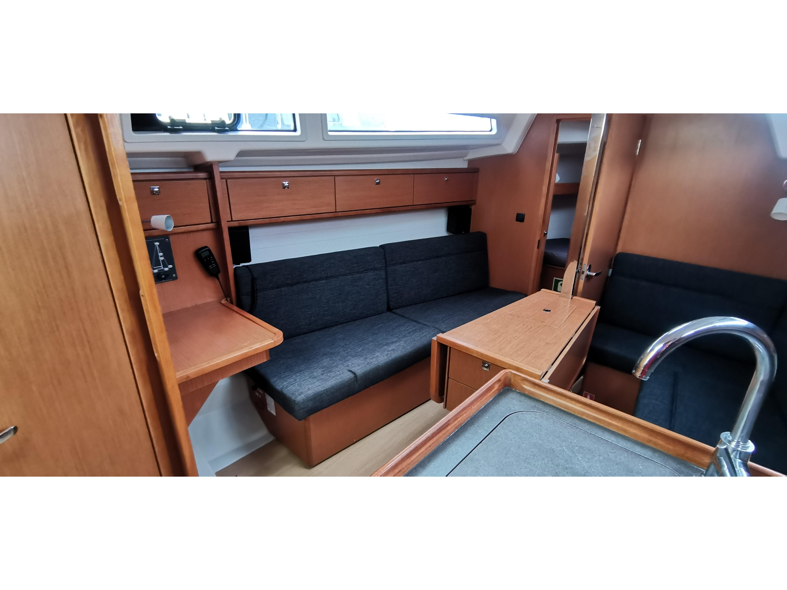 Bavaria Cruiser 33 — photo 6