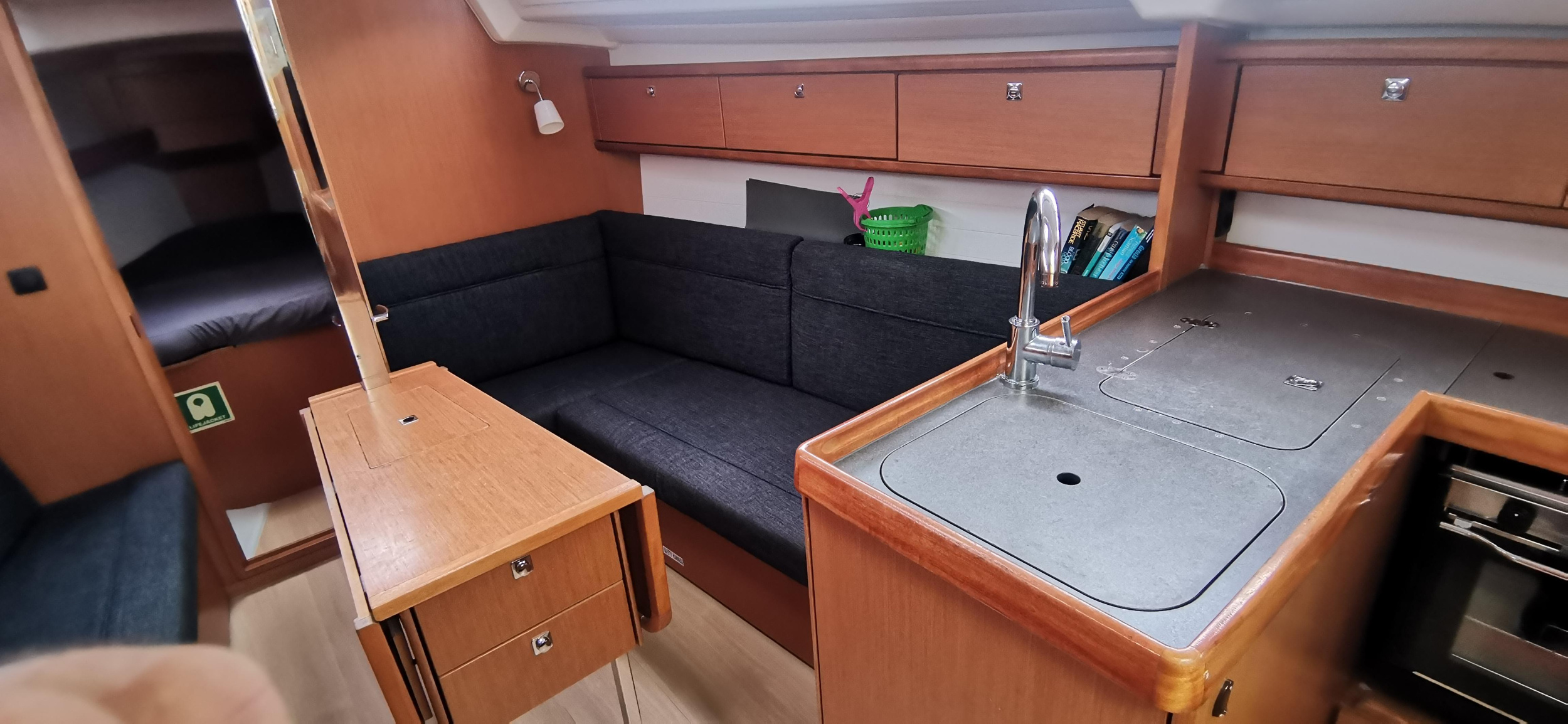 Bavaria Cruiser 33 — photo 4