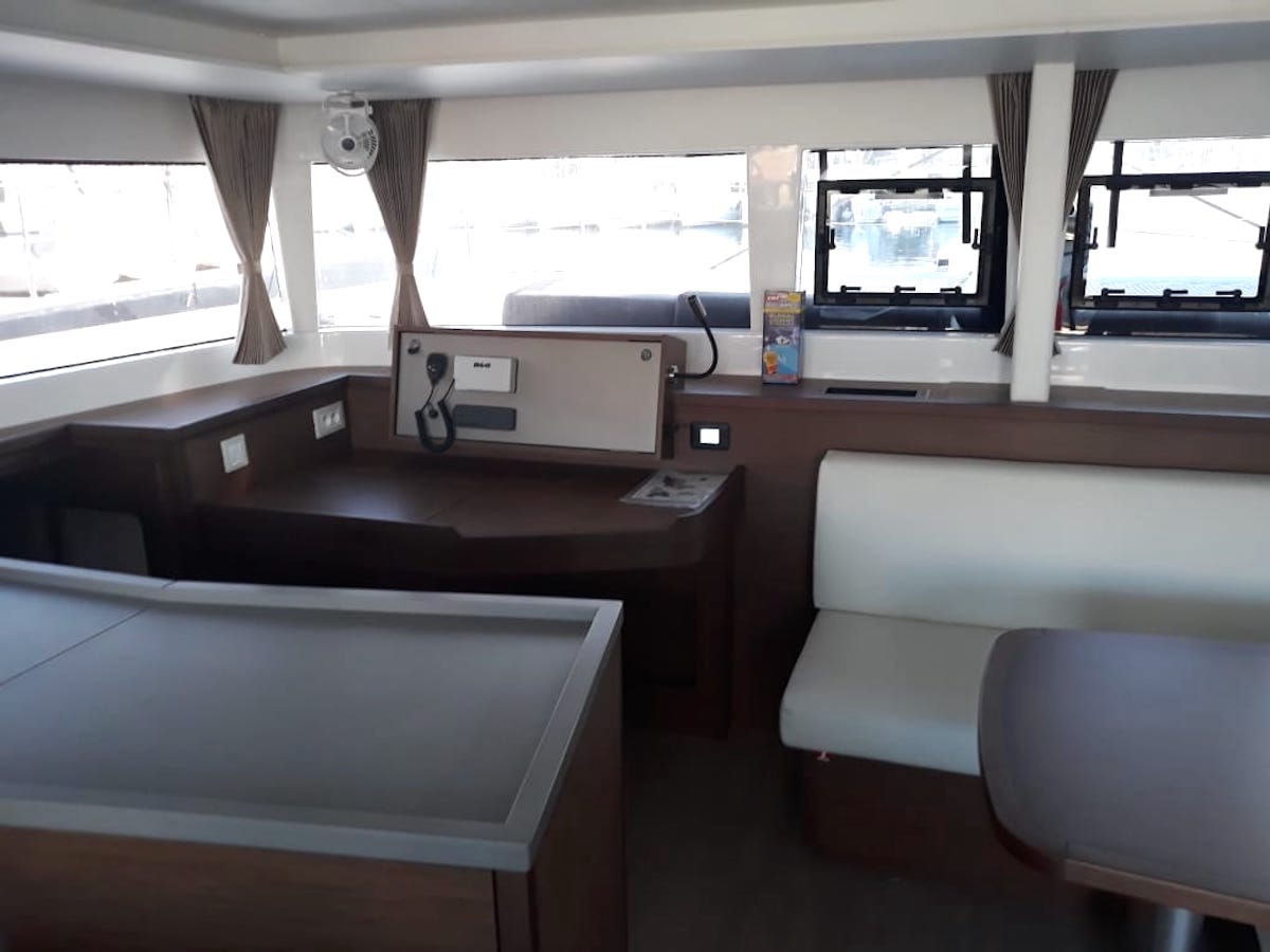 Lagoon 450F — photo 16