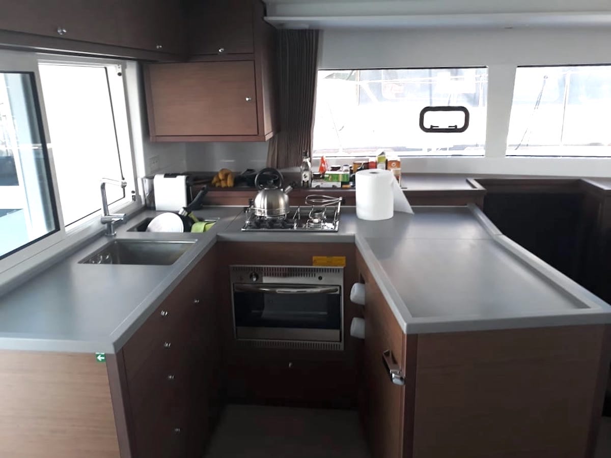 Lagoon 450F — photo 14
