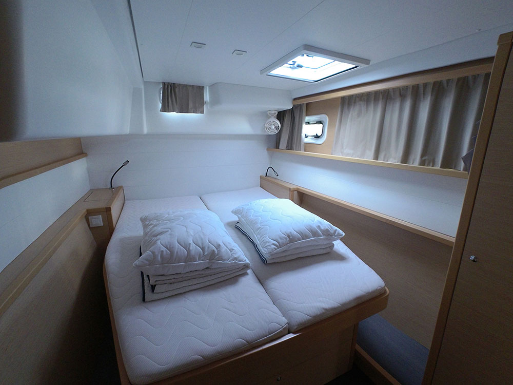 Lagoon 450 F — photo 11