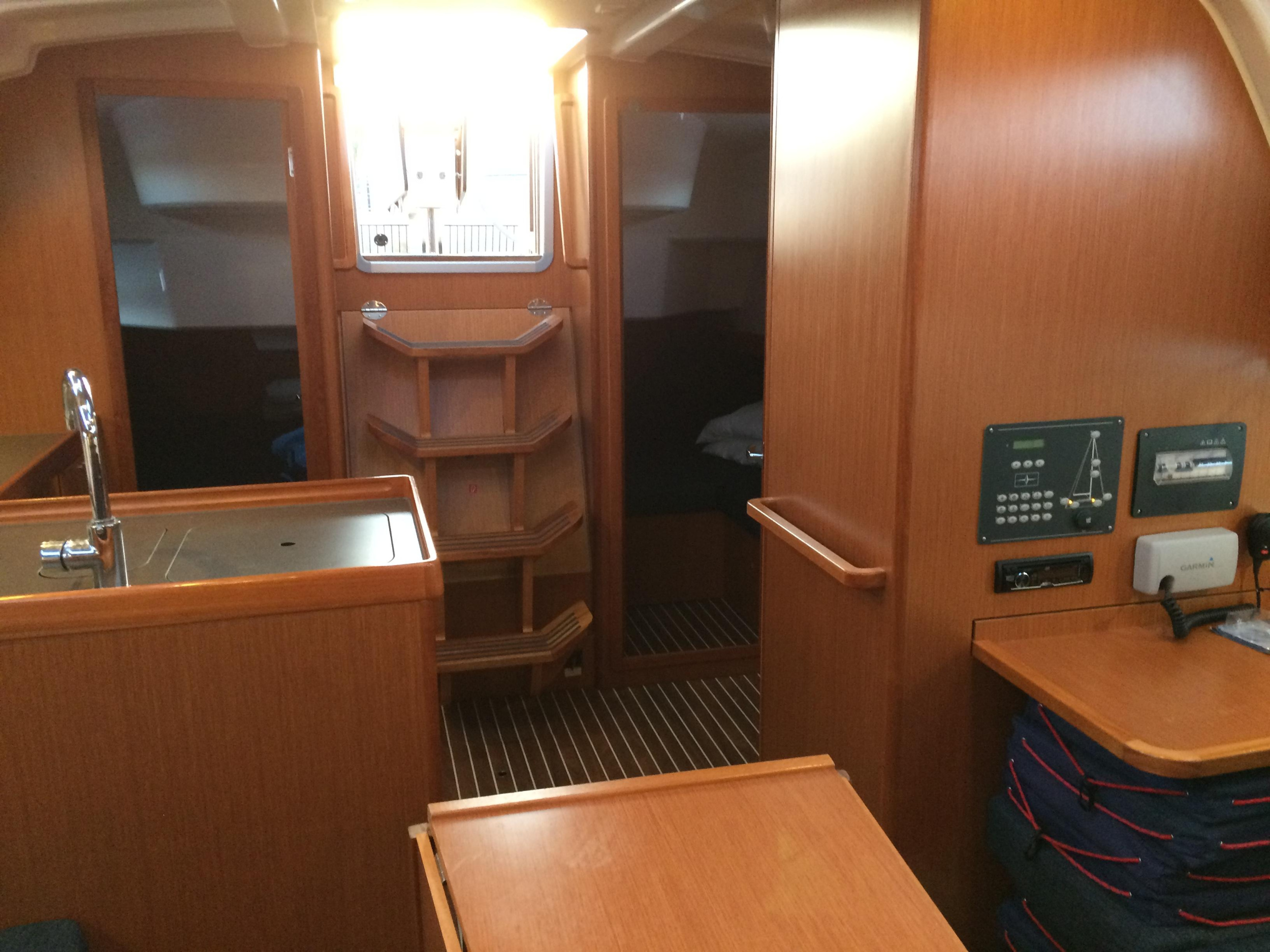 Bavaria Cruiser 37 — photo 18