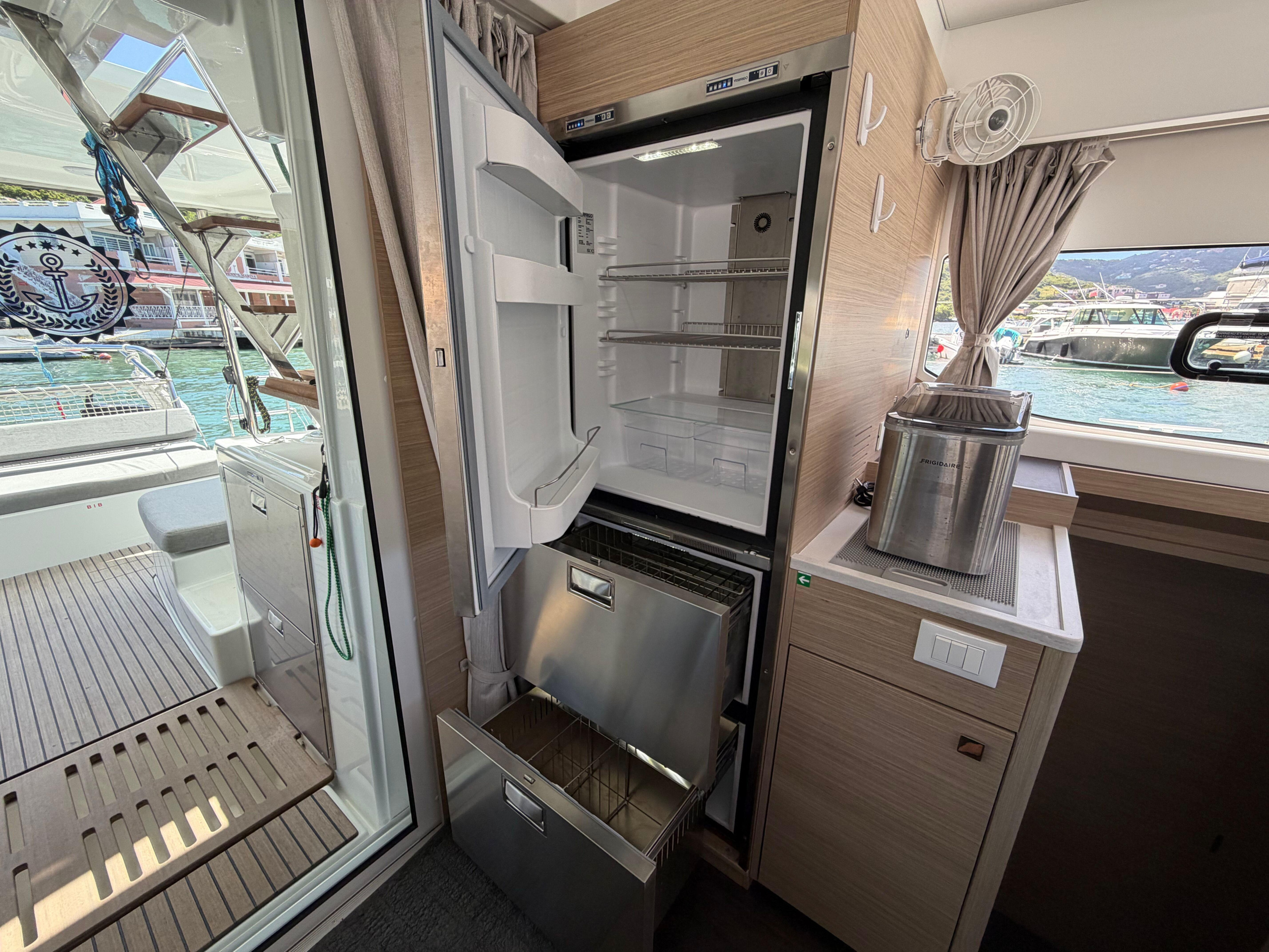 Lagoon 43 (Owners Version) — photo 12