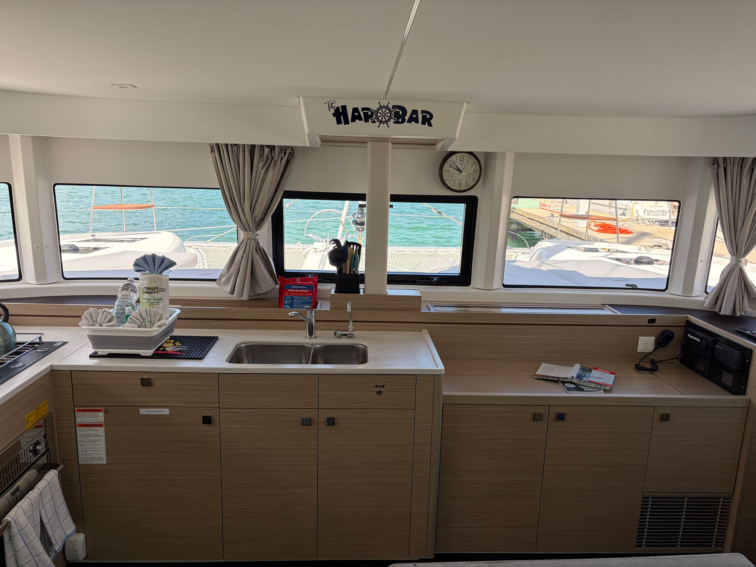 Lagoon 43 (Owners Version) — photo 6