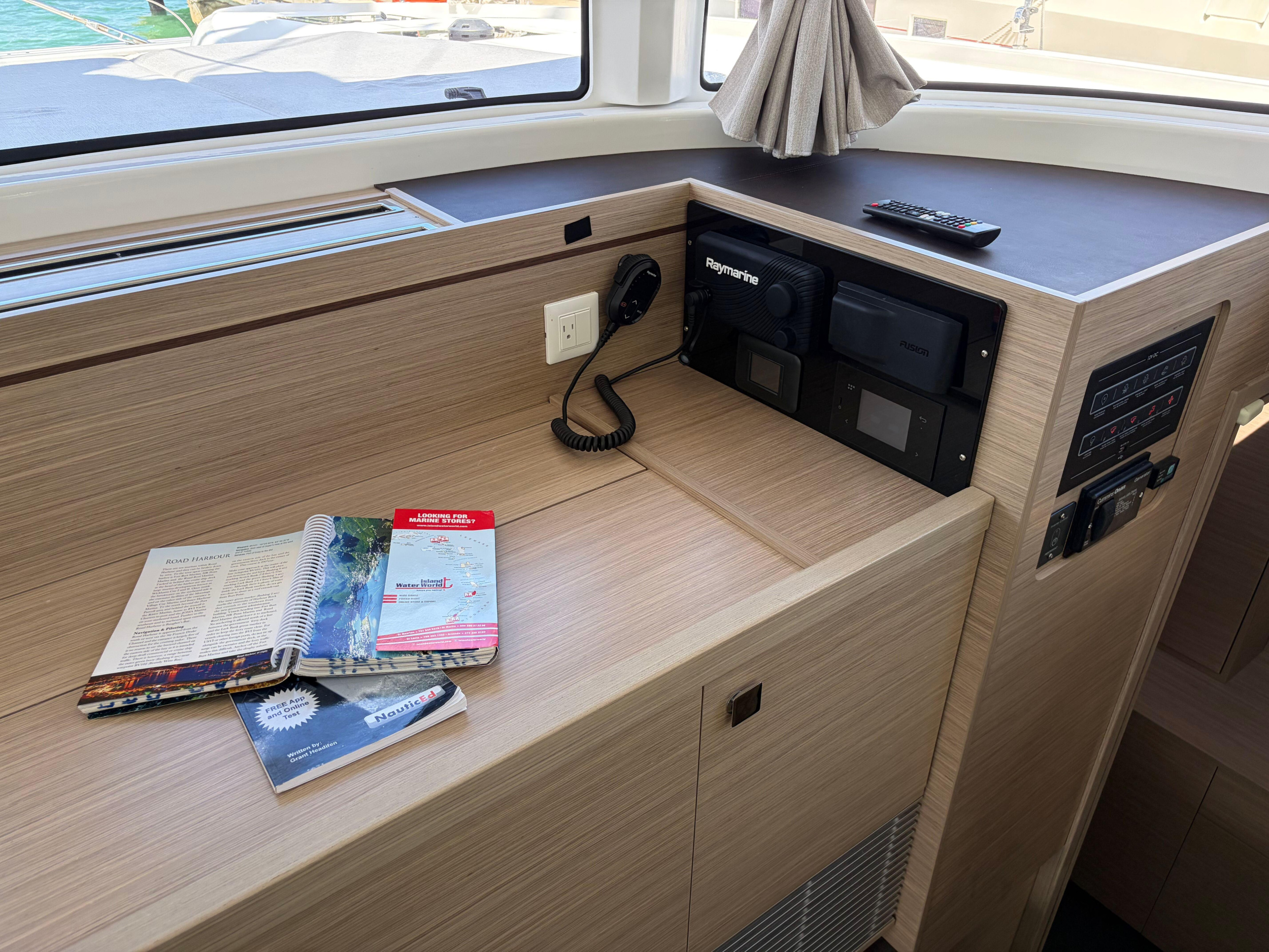 Lagoon 43 (Owners Version) — photo 17