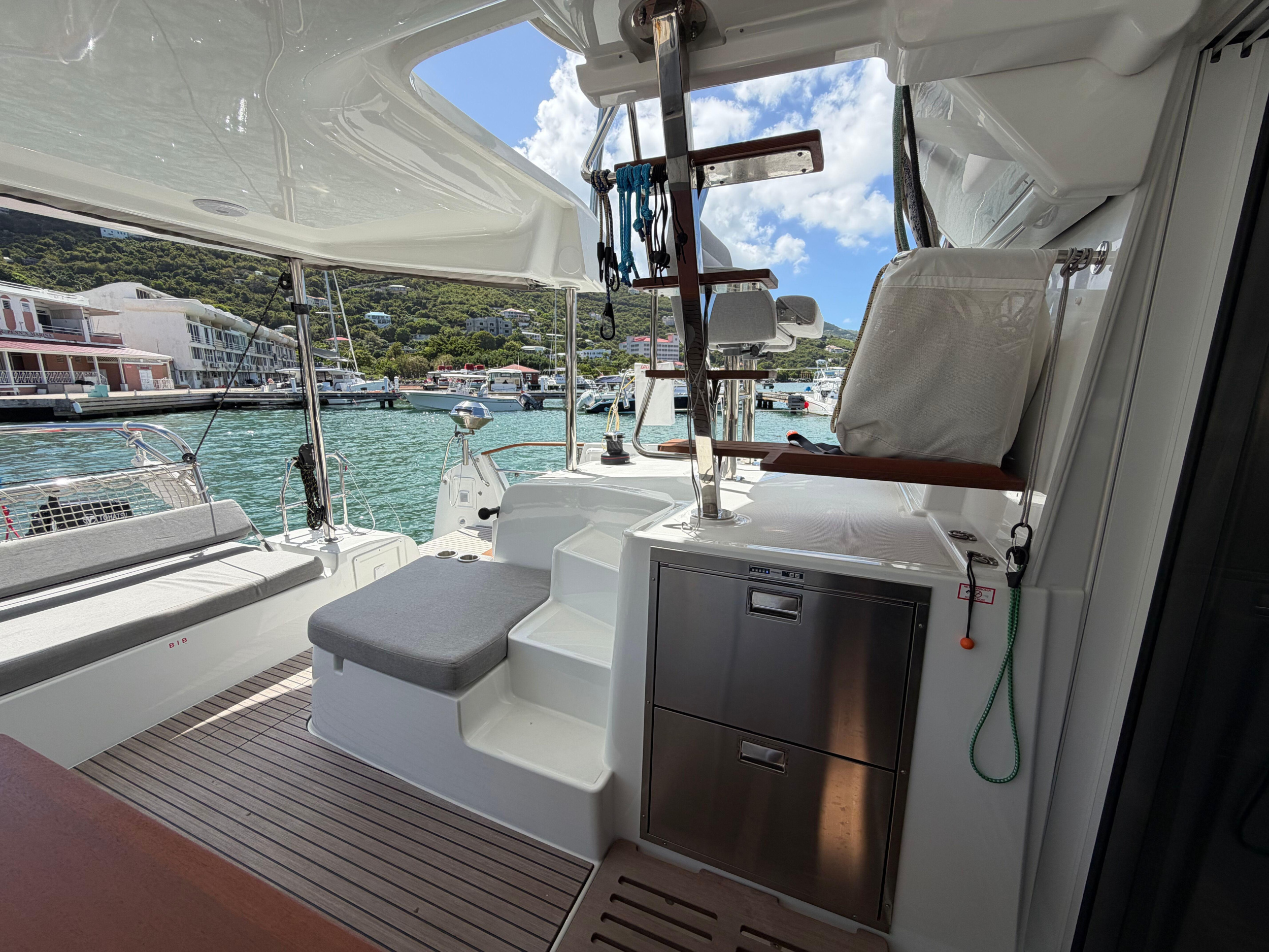 Lagoon 43 (Owners Version) — photo 4