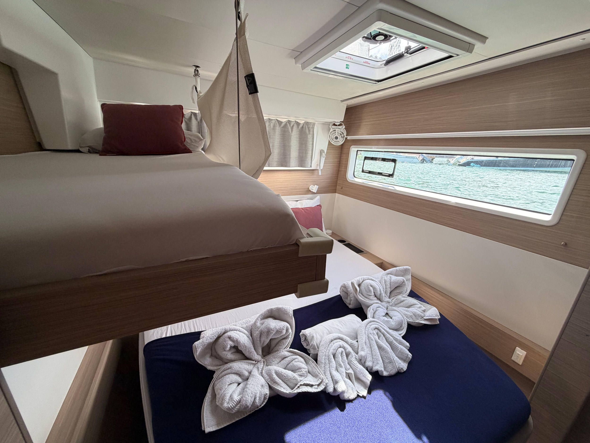 Lagoon 43 (Owners Version) — photo 7