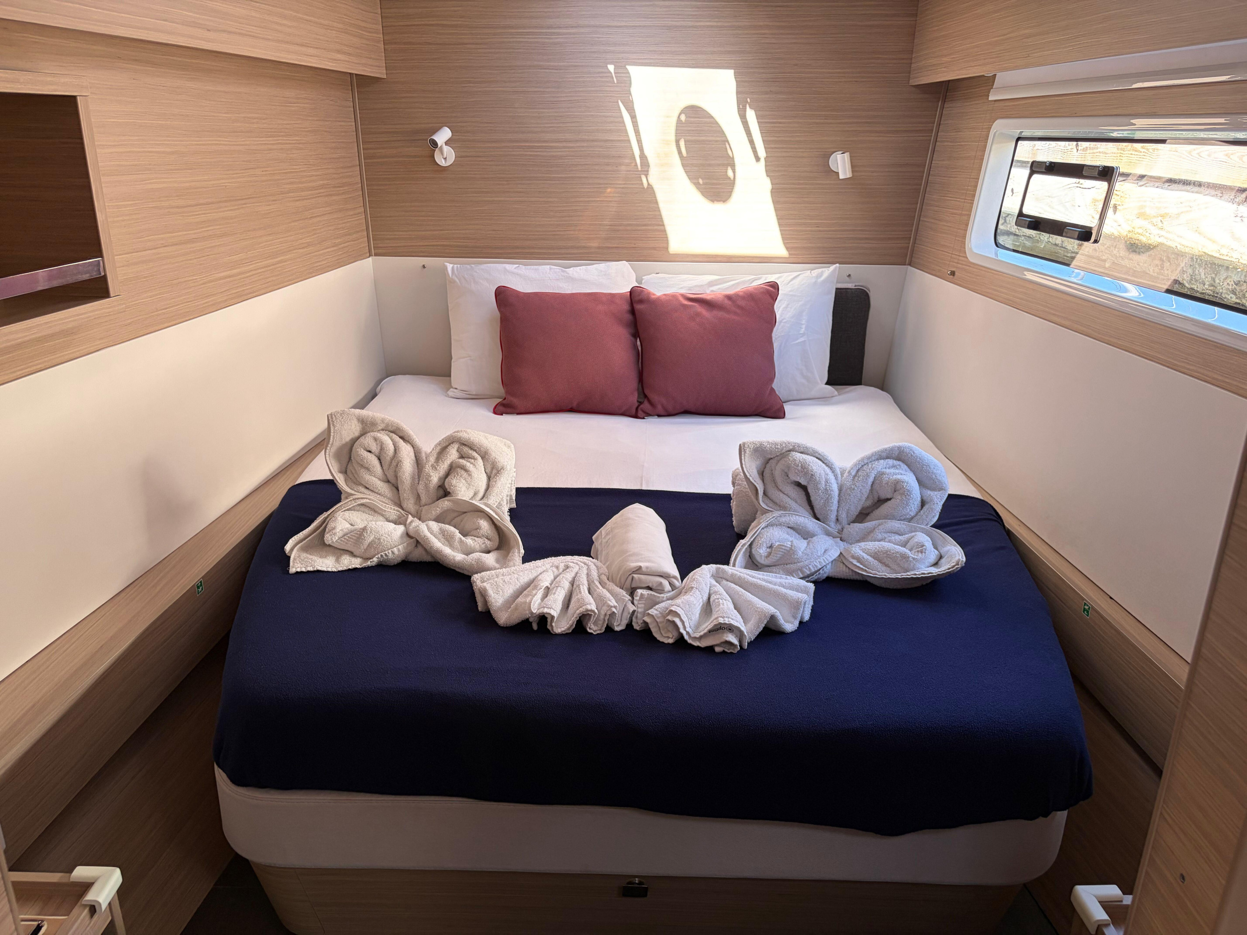 Lagoon 43 (Owners Version) — photo 3