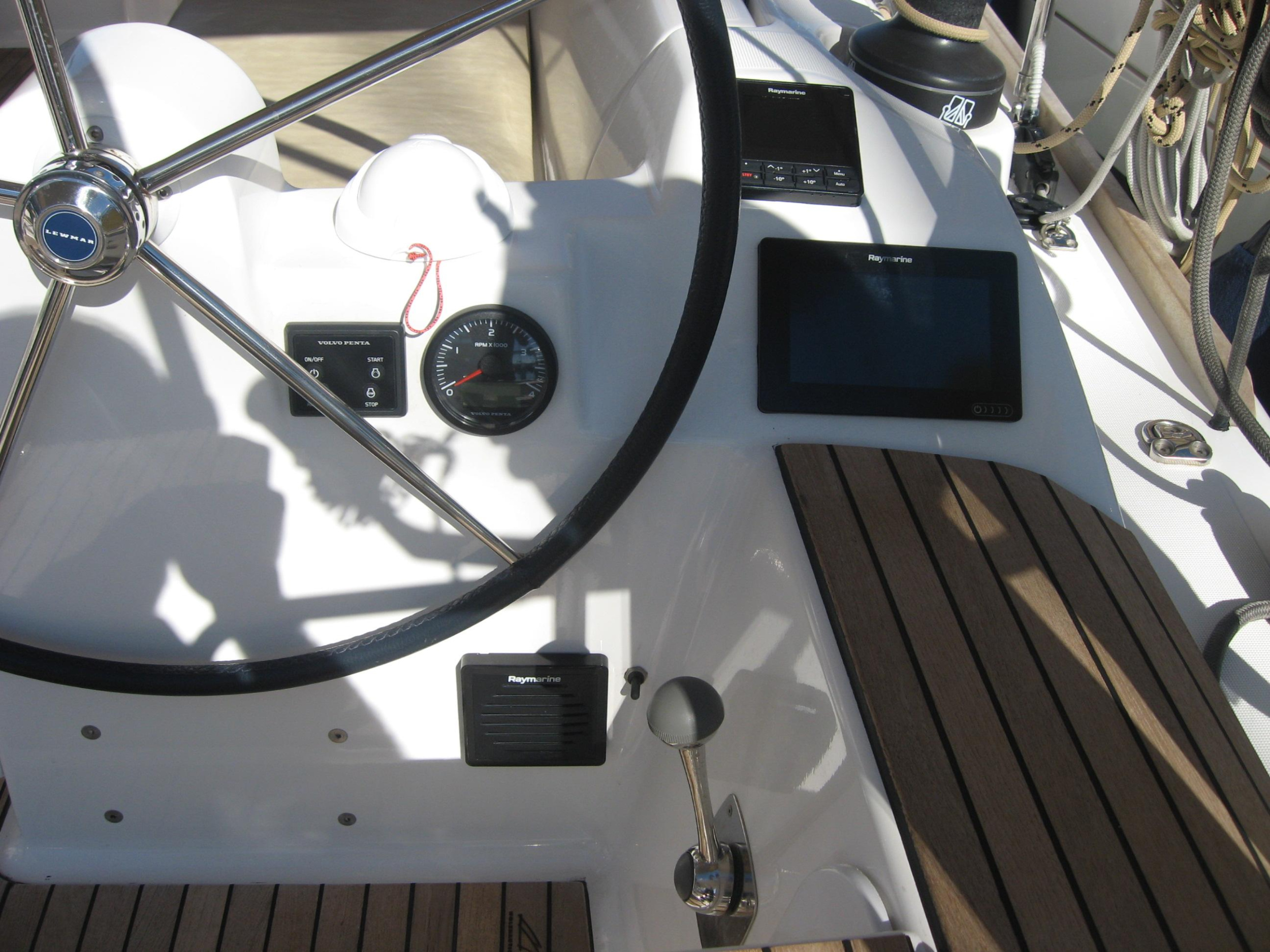 Dufour 382 GL — photo 4